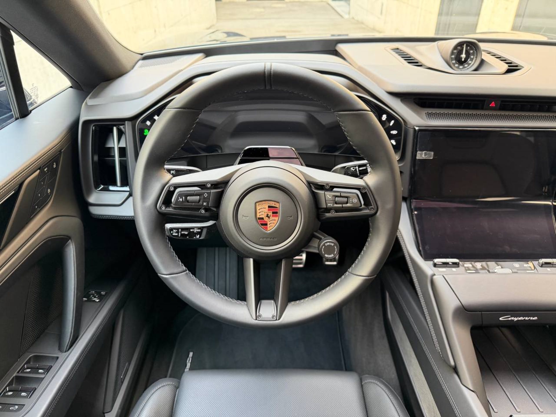 PORSCHE Cayenne Electric-image-14