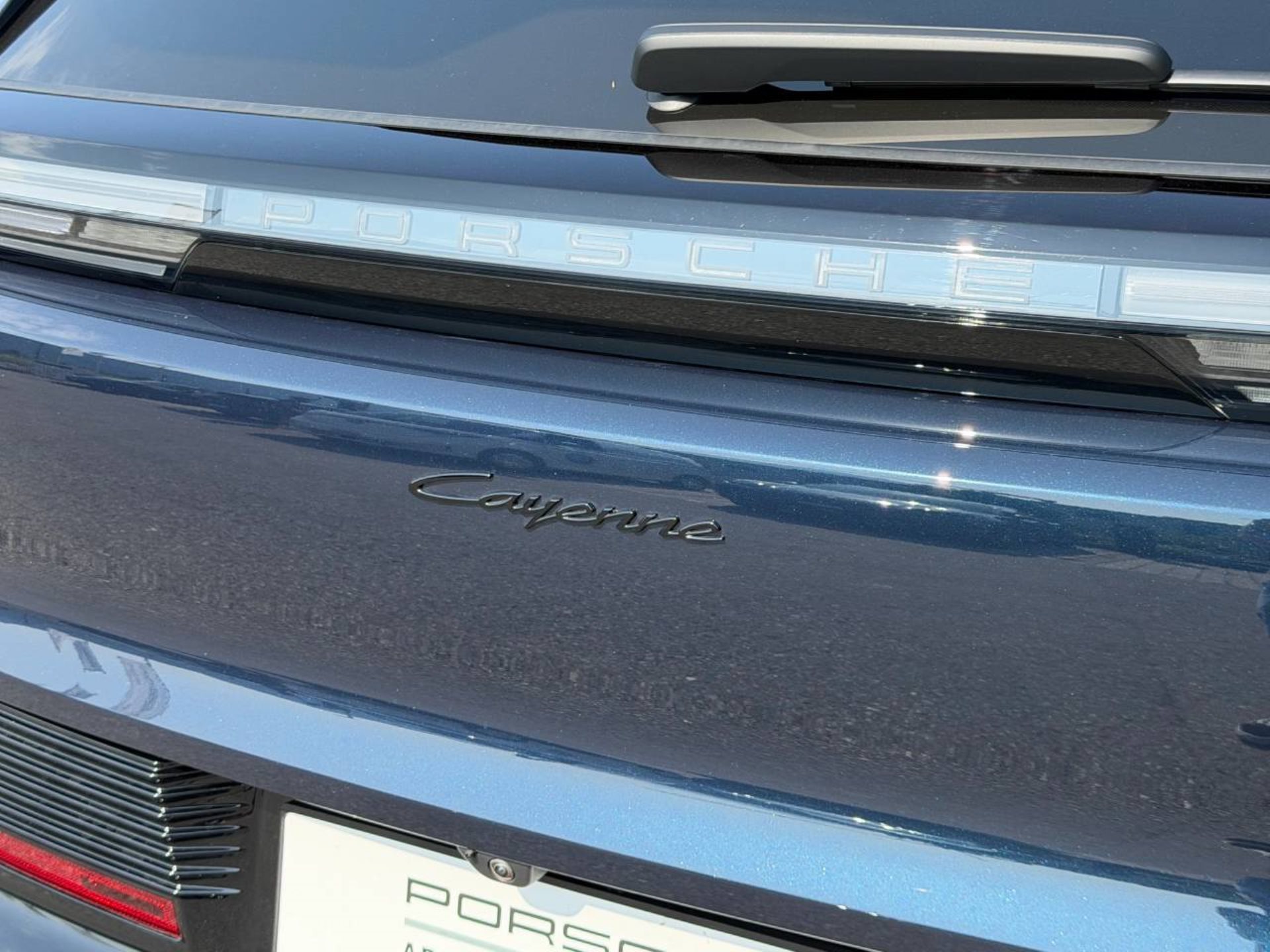 PORSCHE Cayenne Electric-image-12