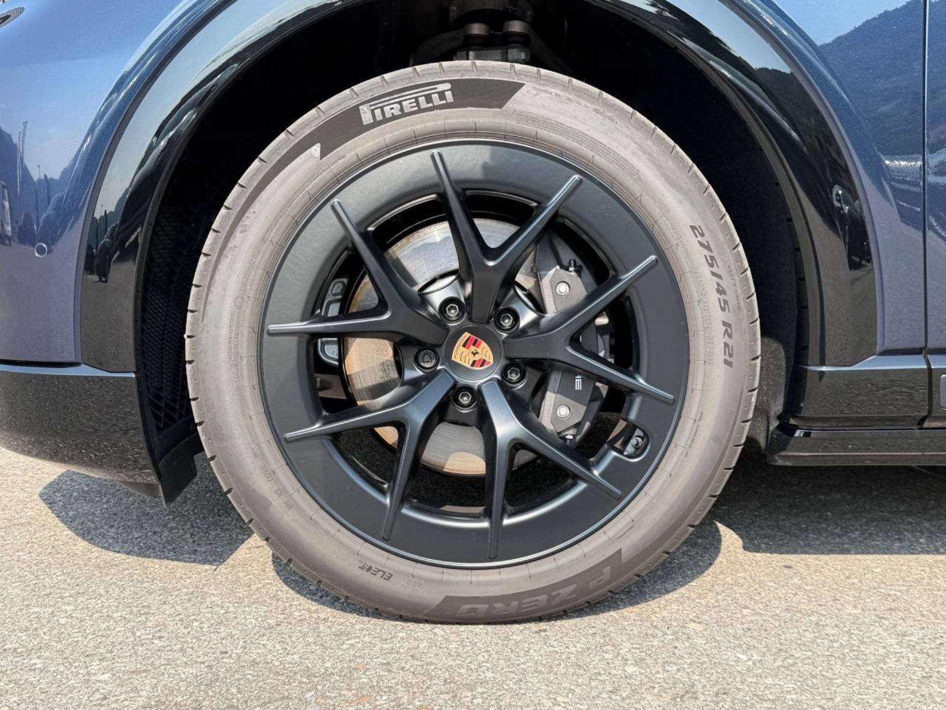 PORSCHE Cayenne Electric-image-10
