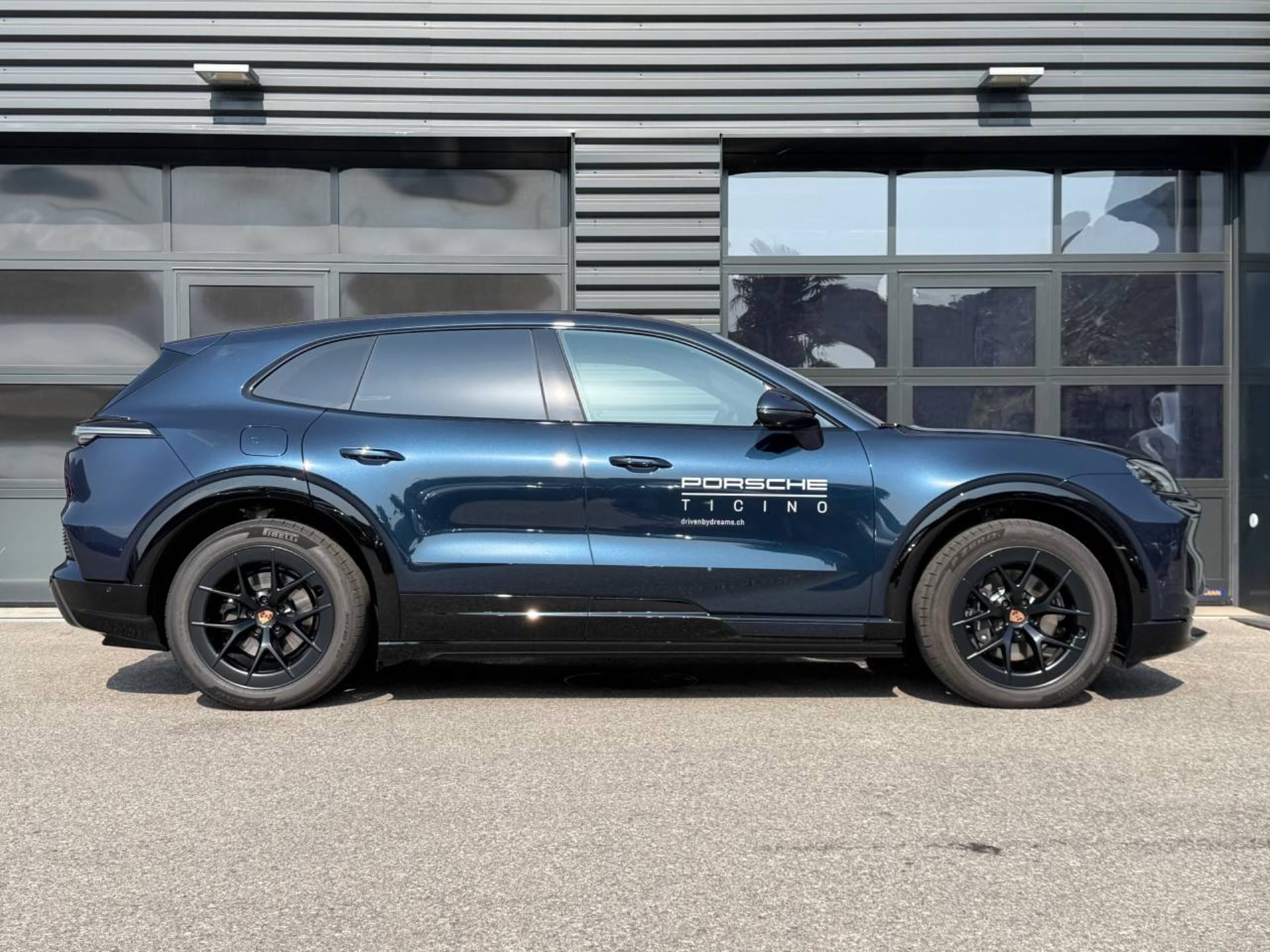 PORSCHE Cayenne Electric-image-7