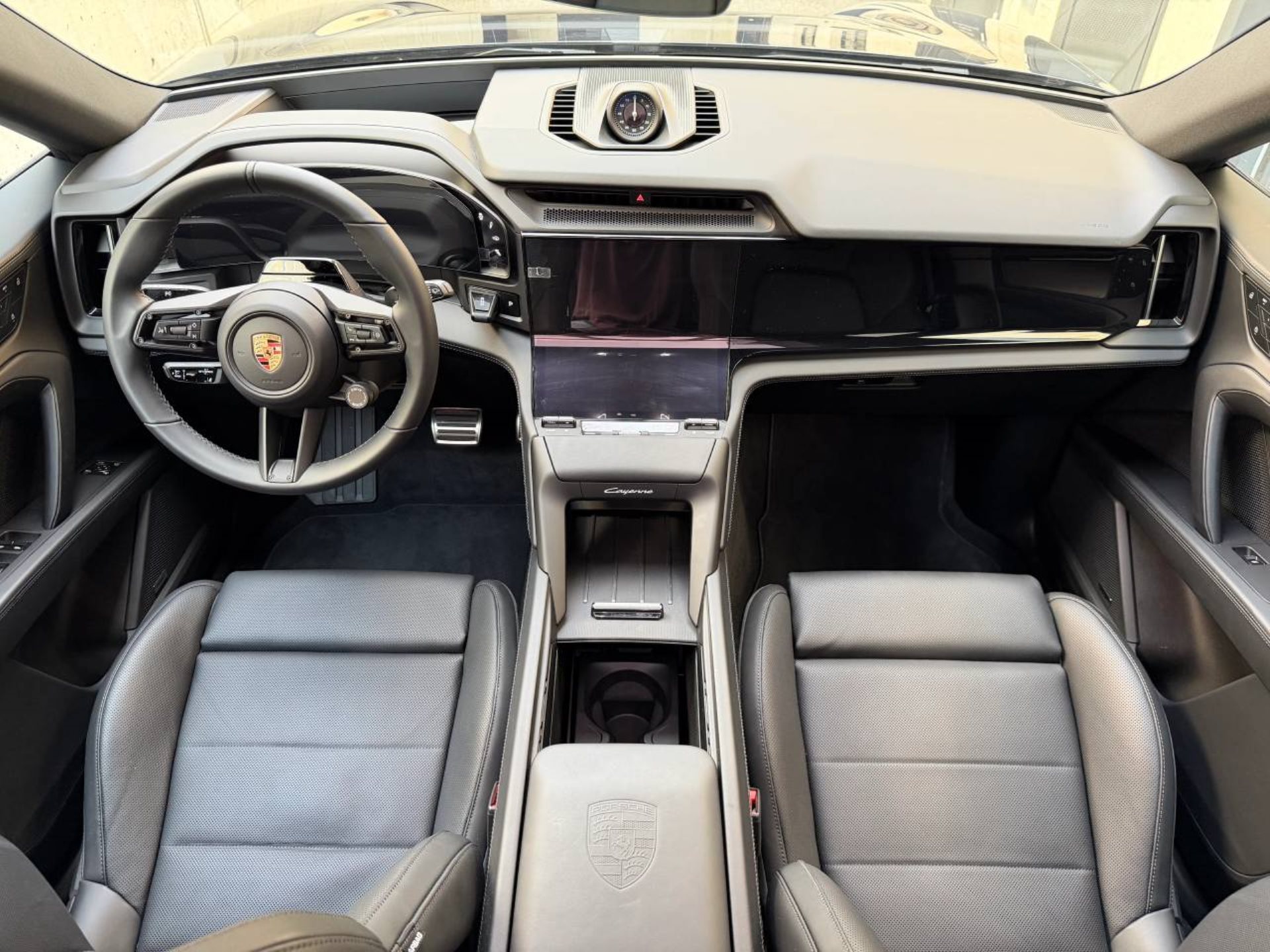 PORSCHE Cayenne Electric-image-15