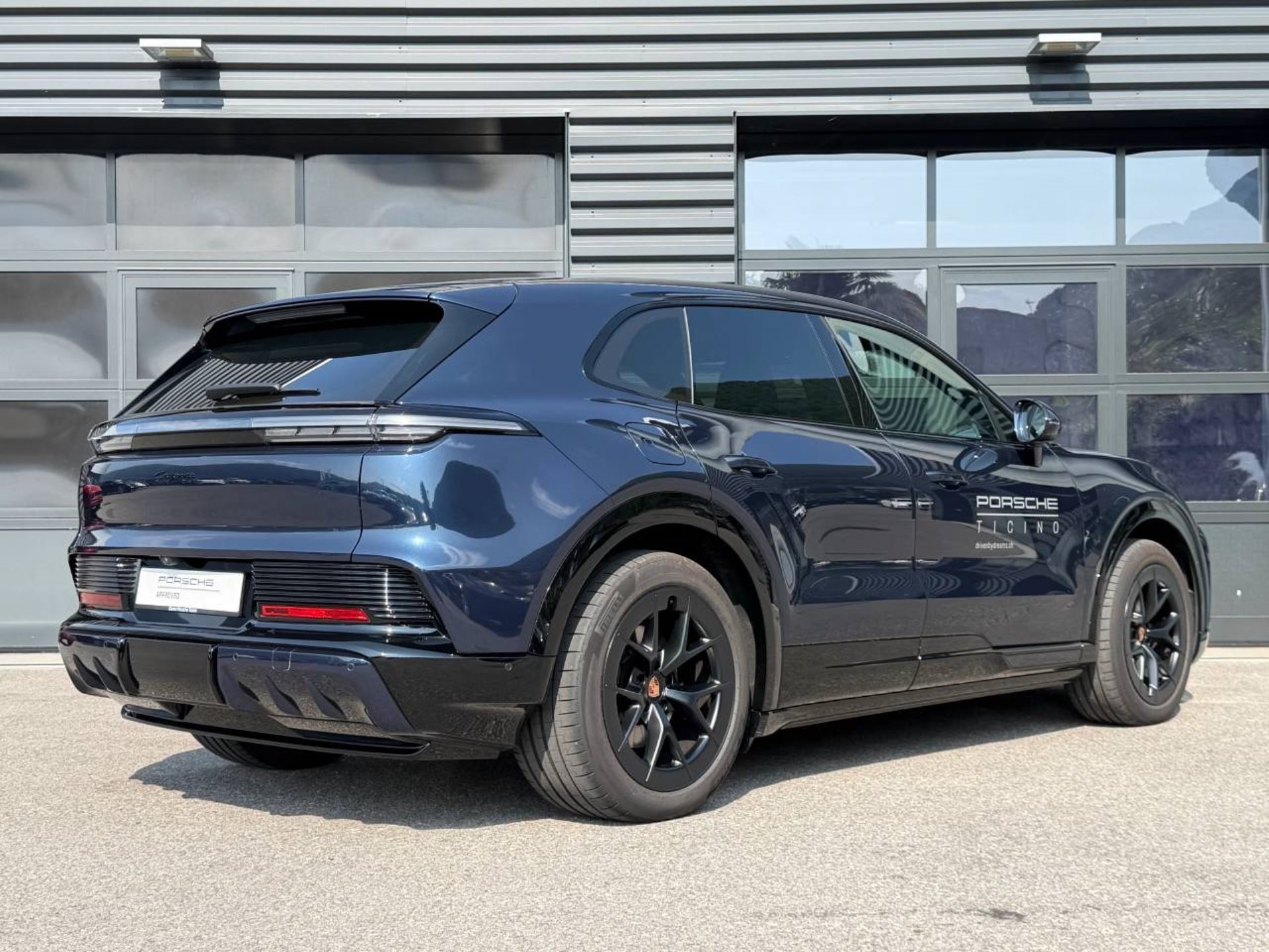 PORSCHE Cayenne Electric-image-6