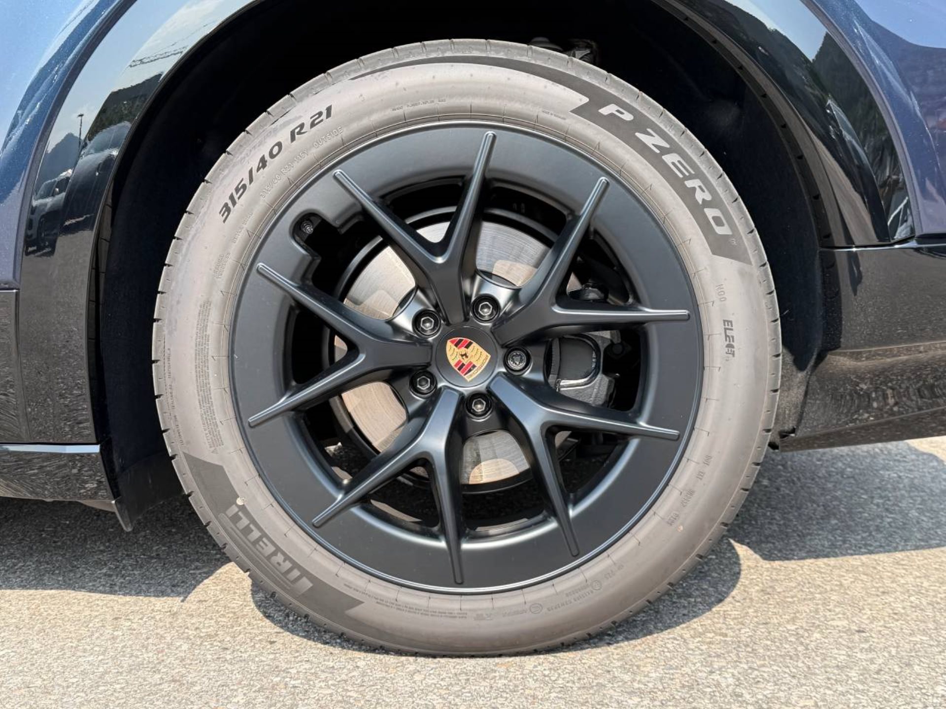 PORSCHE Cayenne Electric-image-11