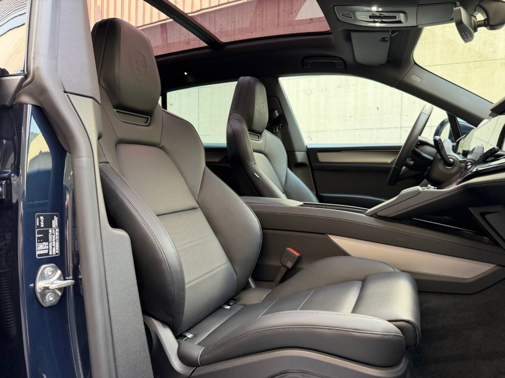 PORSCHE Cayenne Electric-image-17
