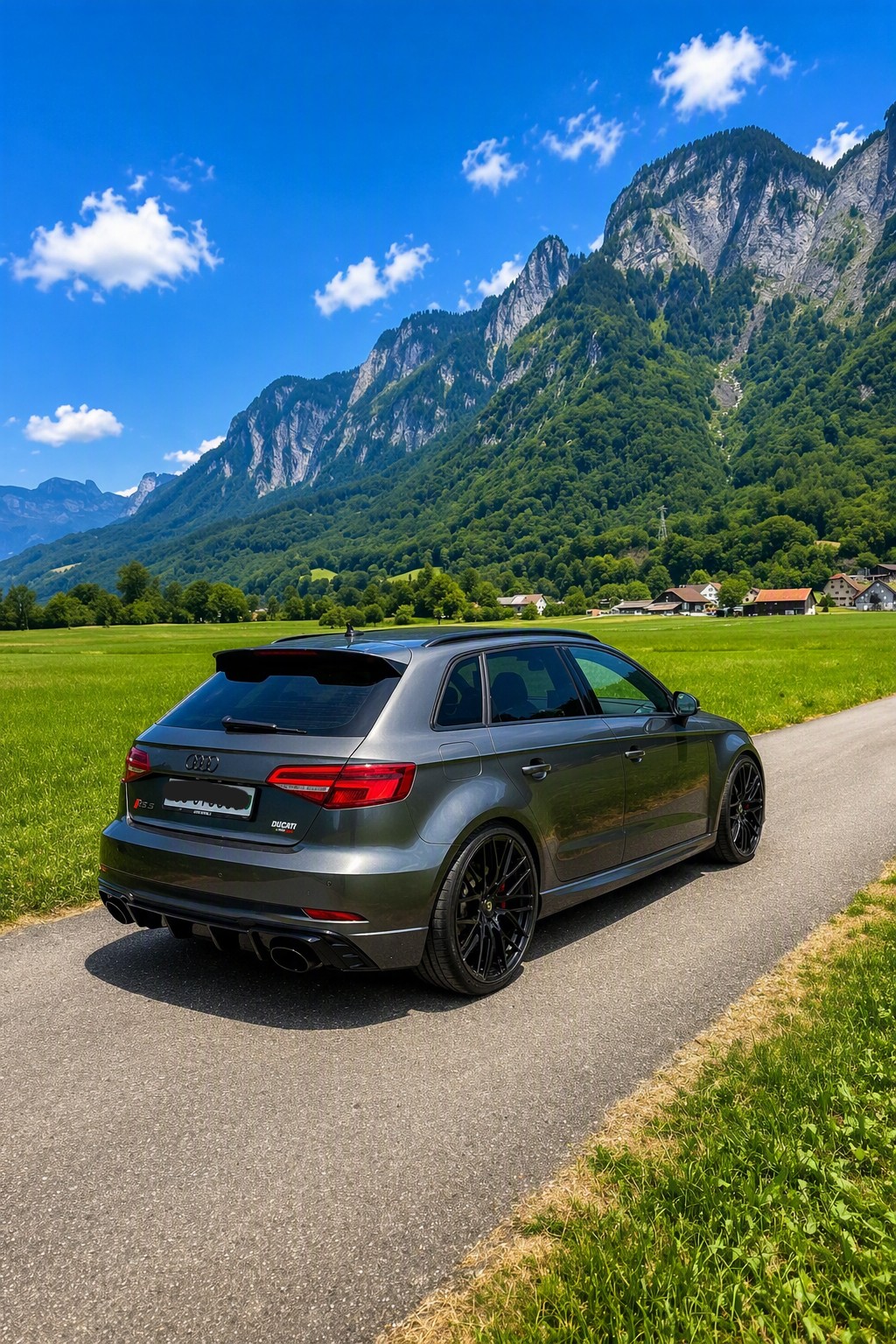 AUDI 2.5 T FSI quattro S-Tronic-image-2