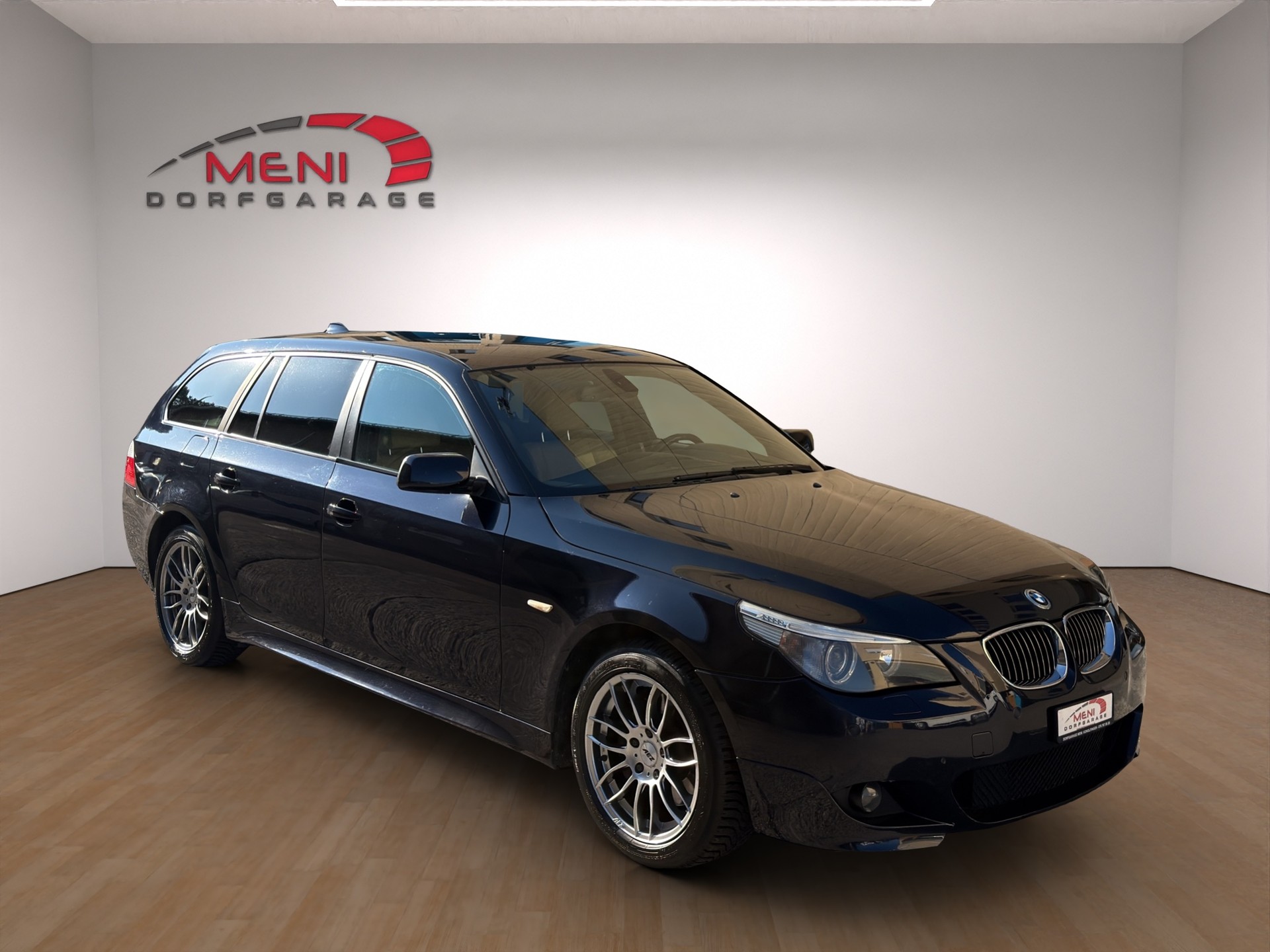 BMW 530xi Touring-image-0