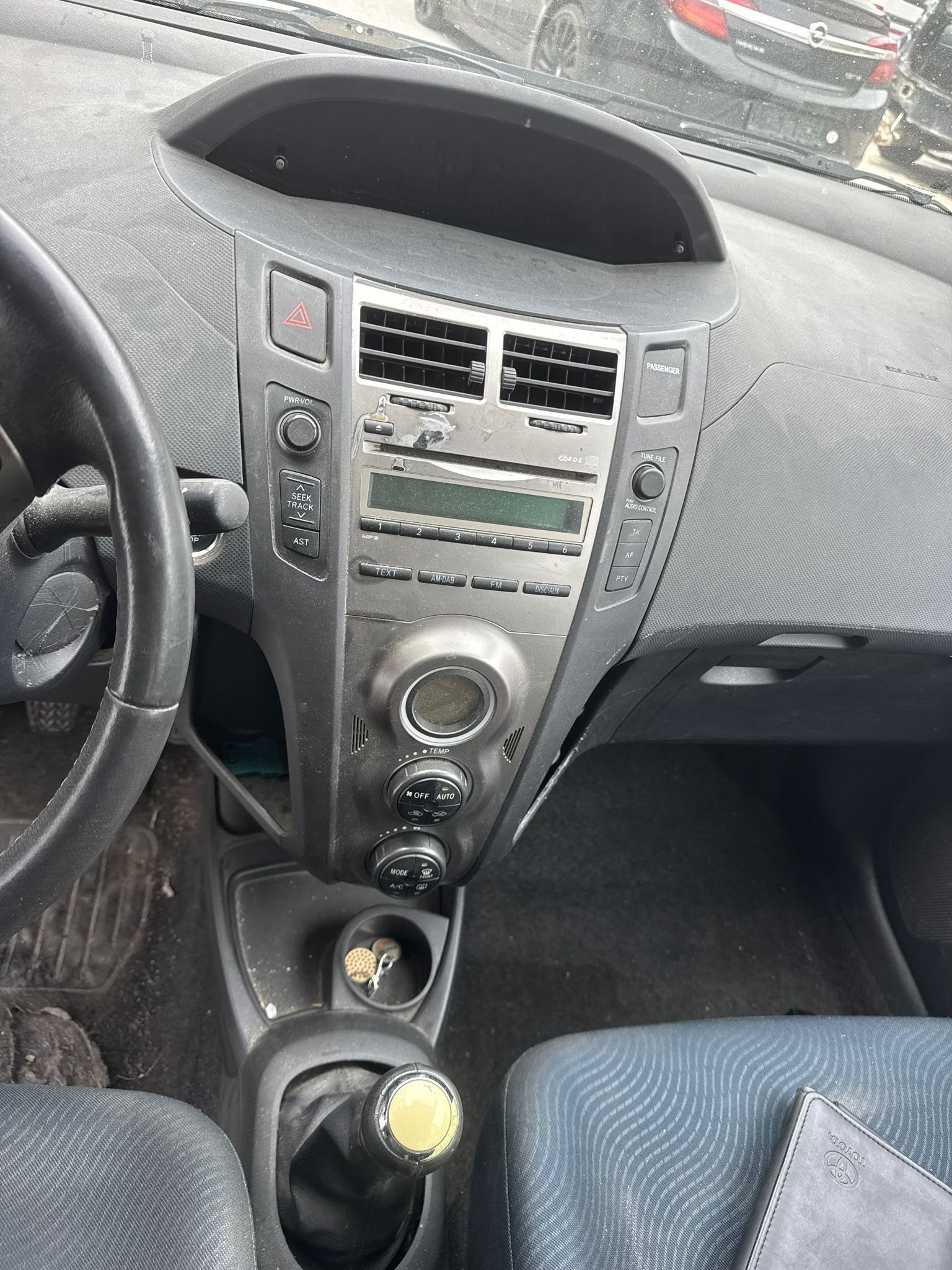 TOYOTA Yaris 1.33 Linea Sol-image-7