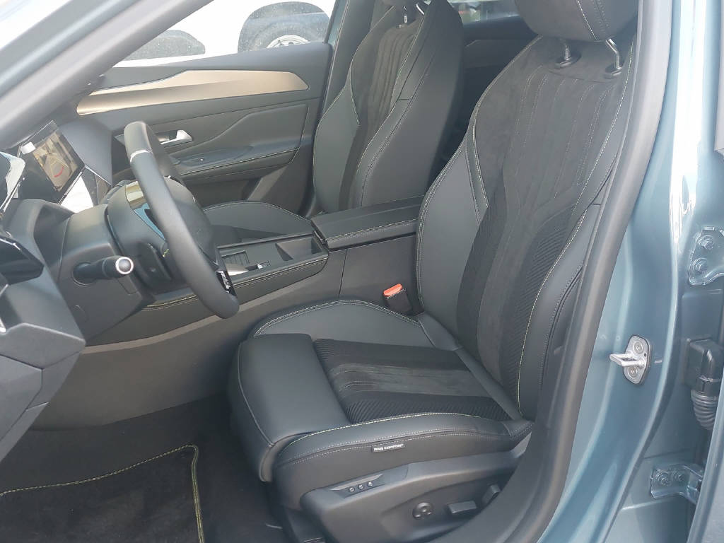 PEUGEOT 308 SW 1.2 Hybrid GT-image-4