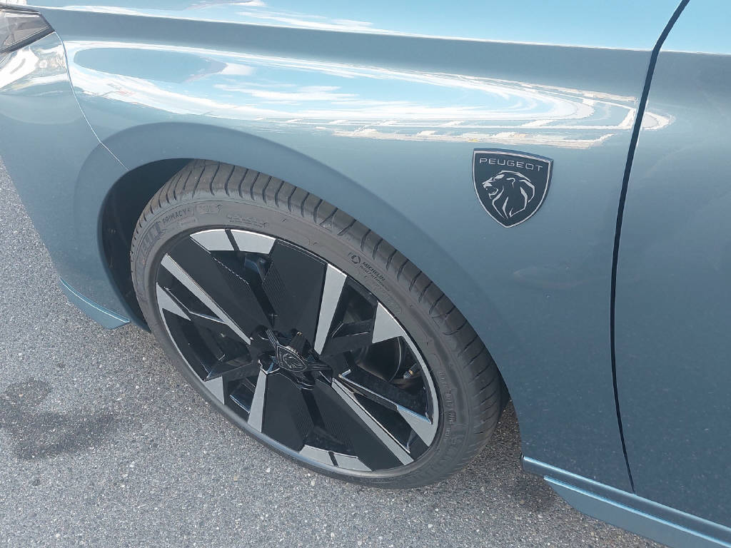 PEUGEOT 308 SW 1.2 Hybrid GT-image-9