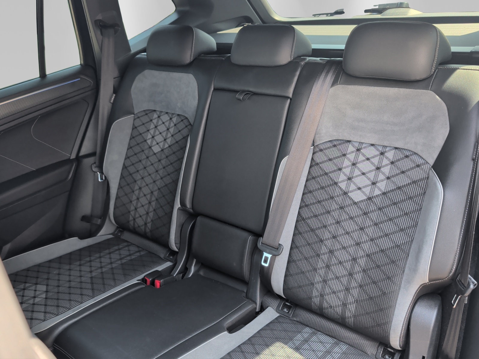 VW Tiguan Allspace 2.0 TDI SCR R-Line 4Motion DSG-image-10