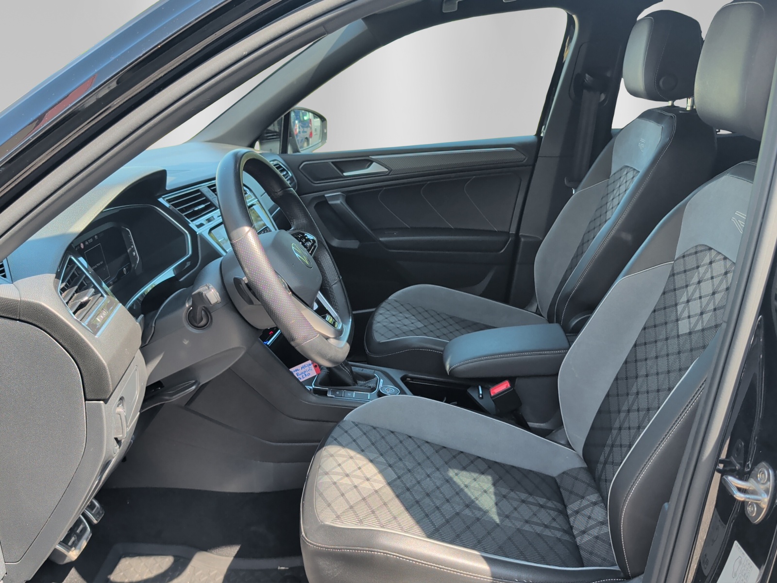 VW Tiguan Allspace 2.0 TDI SCR R-Line 4Motion DSG-image-8