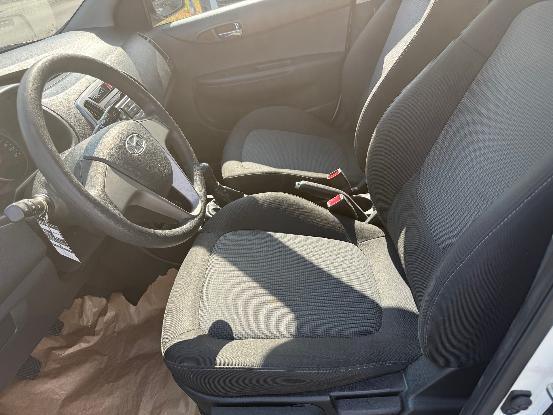 HYUNDAI i20 1.2 Comfort-image-10