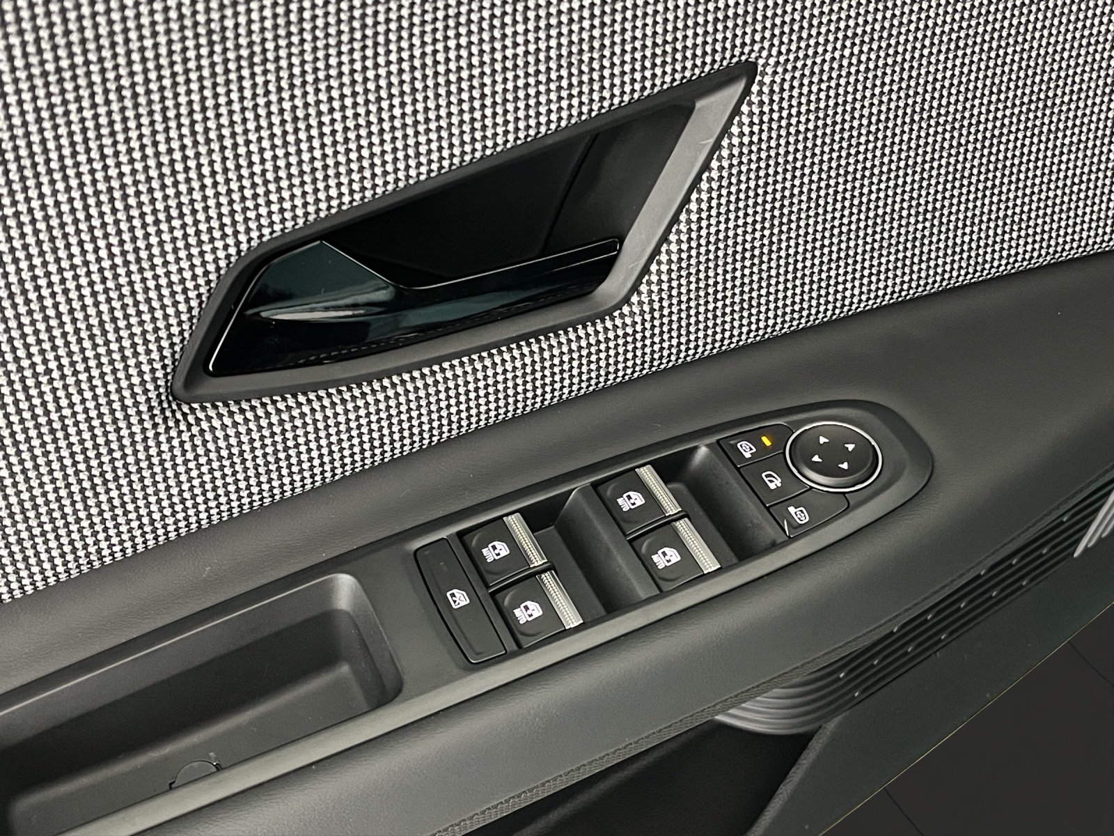 RENAULT R4 E-Tech Comfort Range iconic-image-11