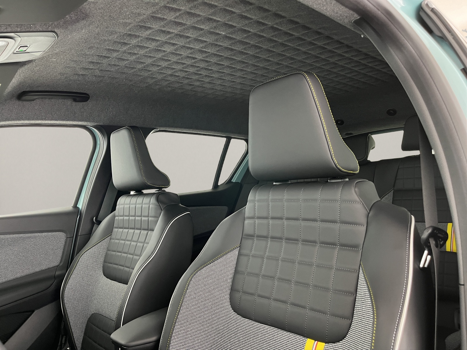 RENAULT R4 E-Tech Comfort Range iconic-image-12