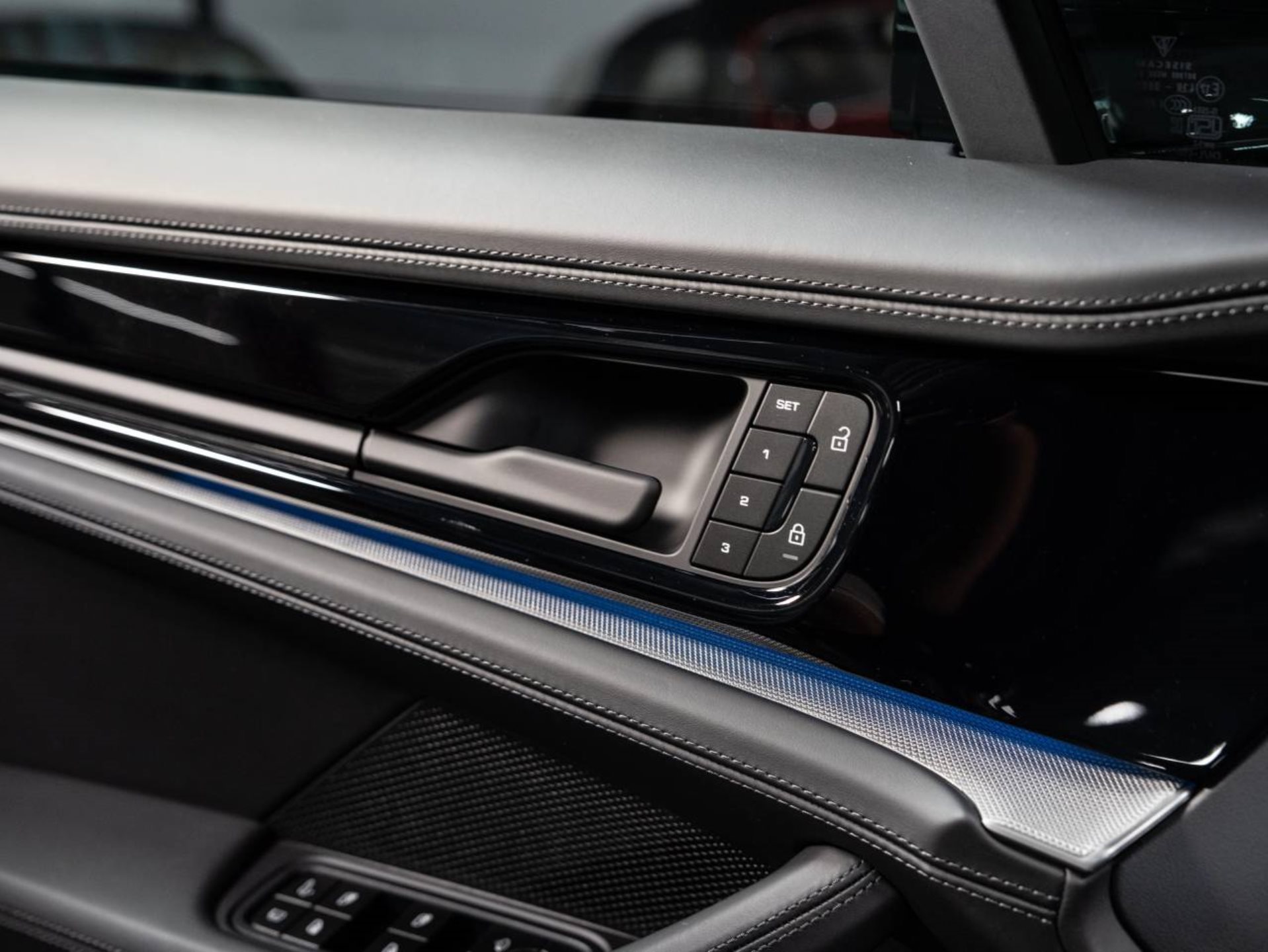 PORSCHE Panamera 4 E-Hybrid-image-17