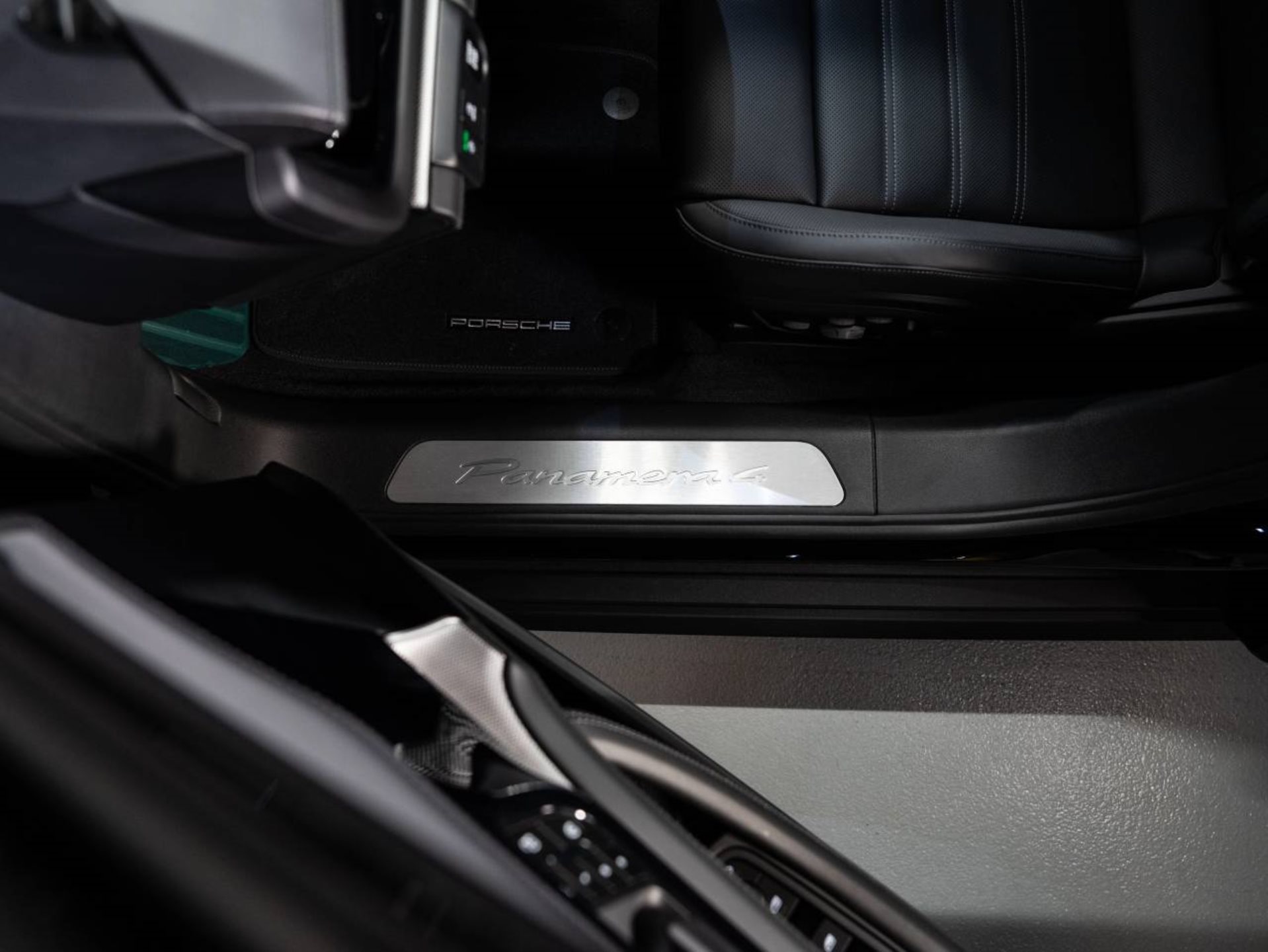 PORSCHE Panamera 4 E-Hybrid-image-18