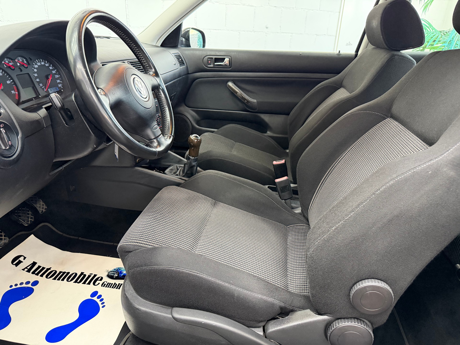 VW Golf 1.8 T Highline-image-8