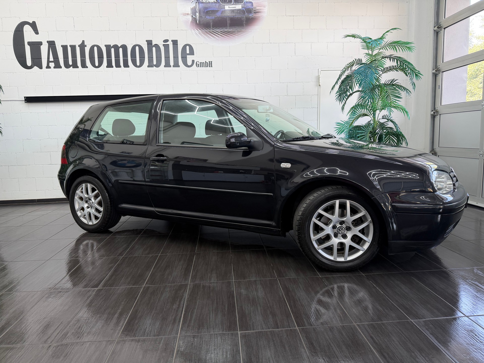 VW Golf 1.8 T Highline-showroom-element-2