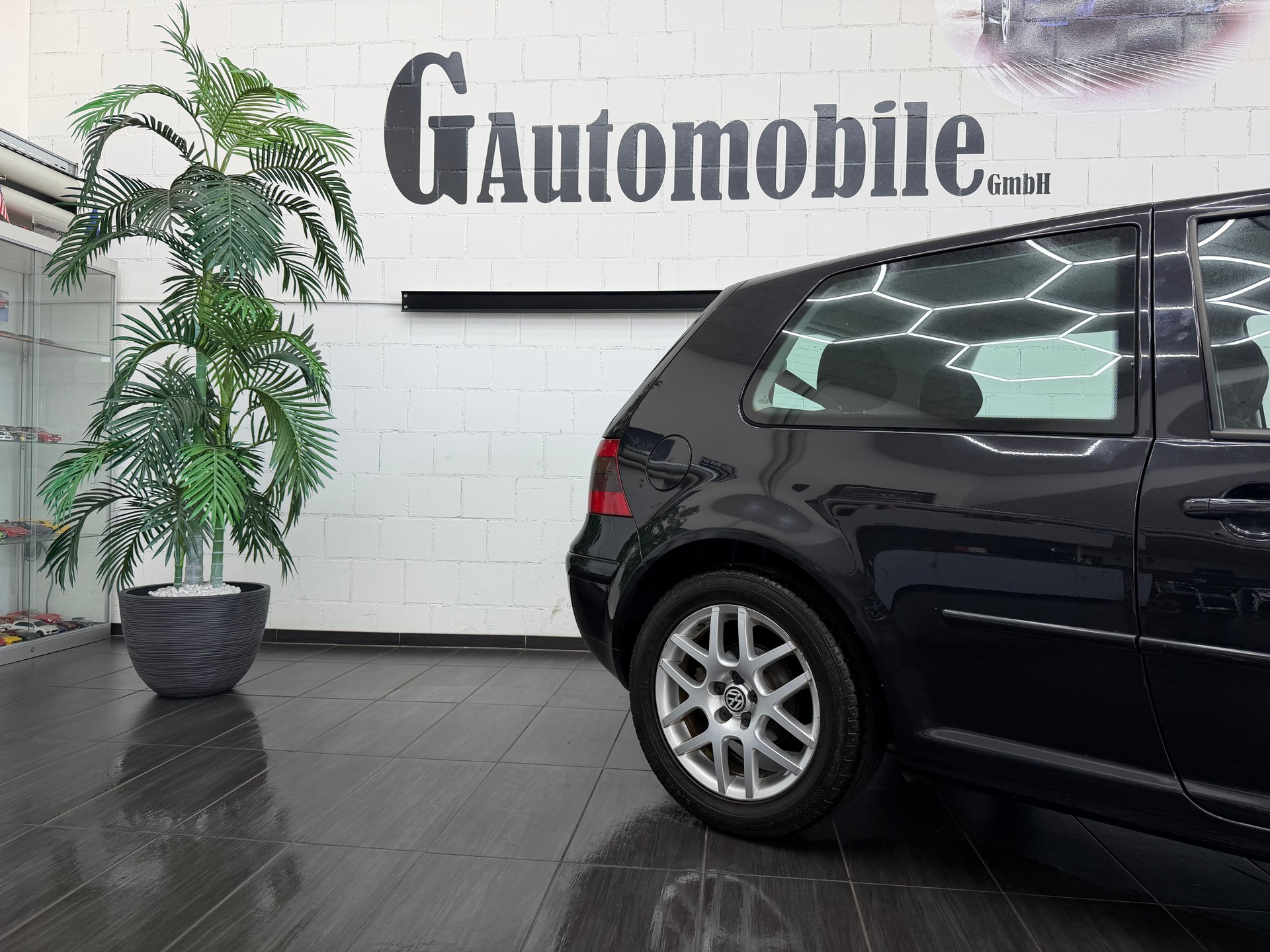 VW Golf 1.8 T Highline-showroom-element-3