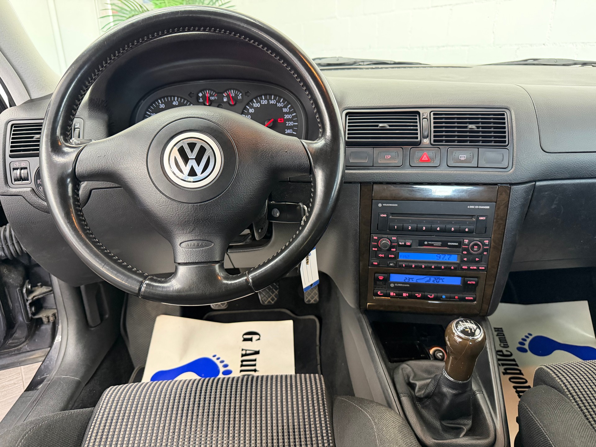 VW Golf 1.8 T Highline-image-10