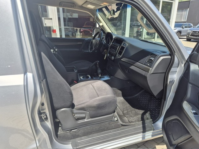 MITSUBISHI Pajero 3.2 DI-D Profi-image-5