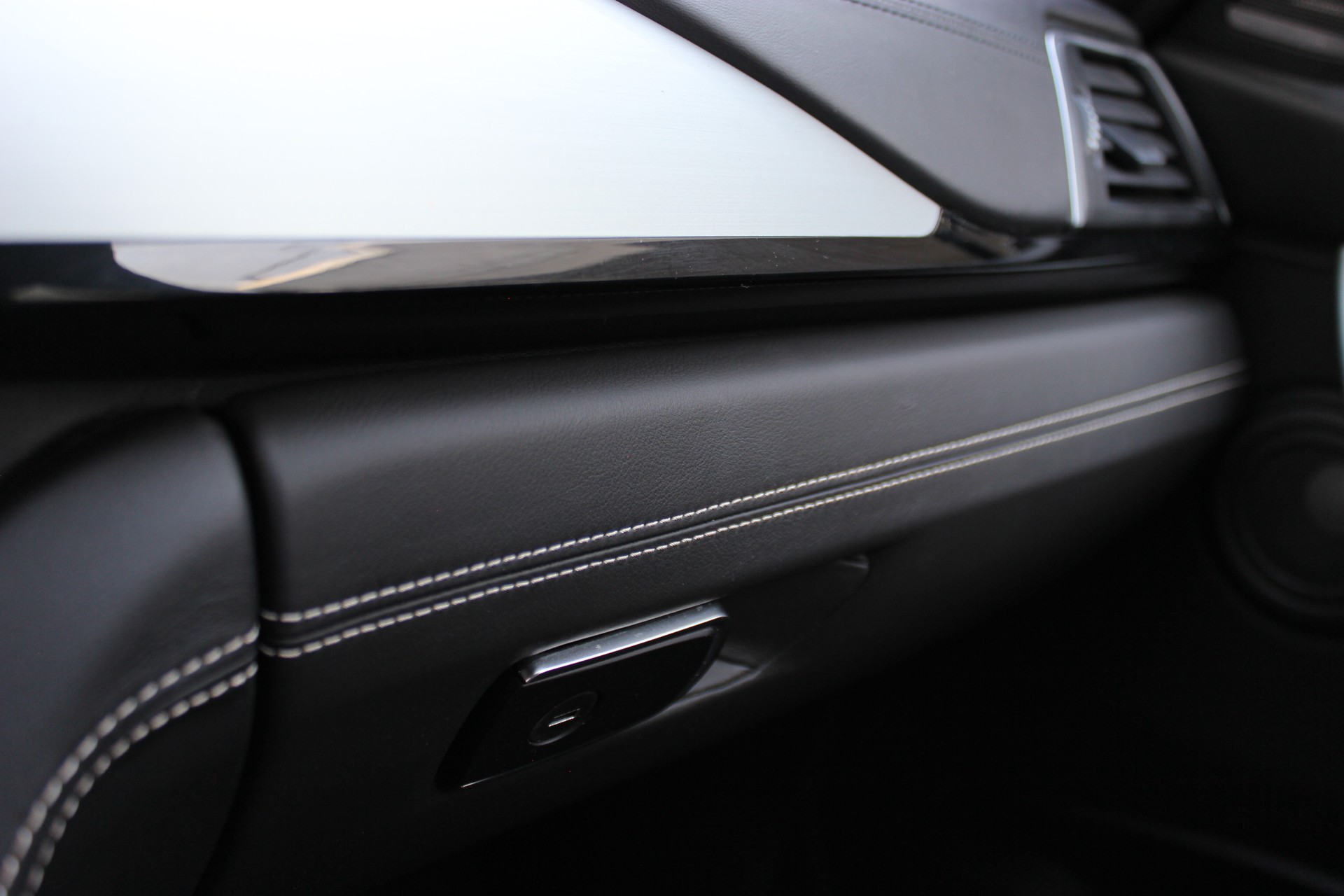 BMW-ALPINA B3 BiTurbo Touring 3.0 xDrive Switch-Tronic-image-12