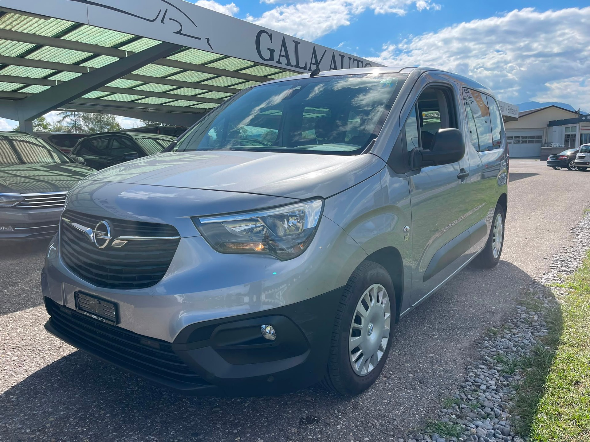 OPEL Combo Life 1.2 Essentia-image-0