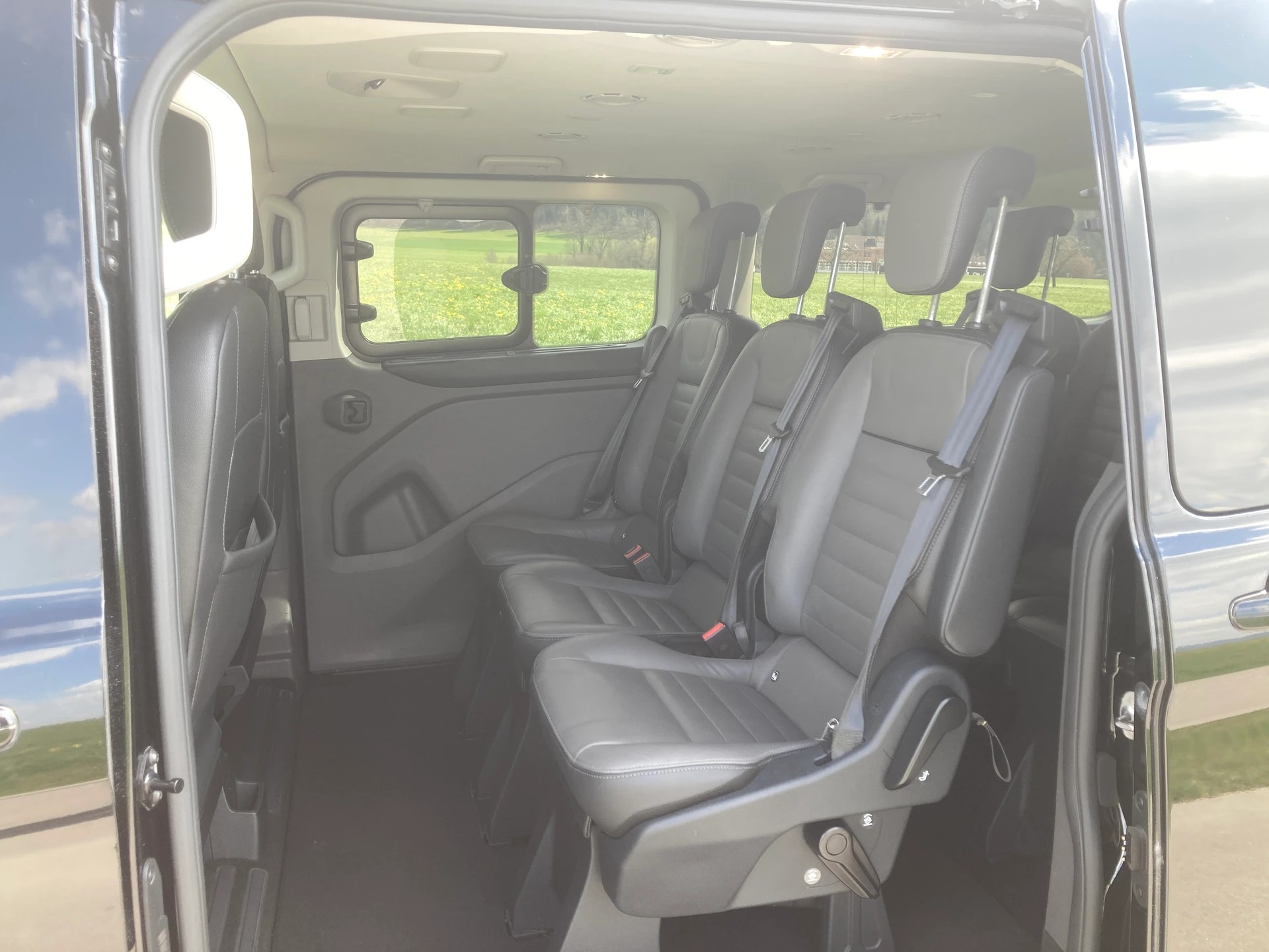FORD Tourneo Custom 320 L2H1 Titanium X A mit Anhängerkupplung-image-8