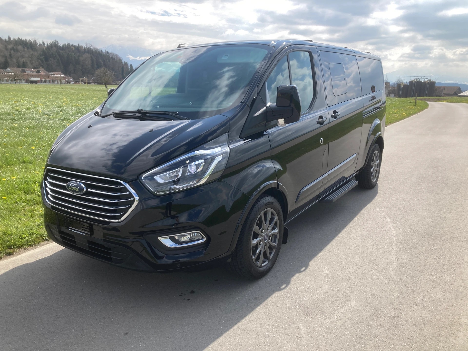 FORD Tourneo Custom 320 L2H1 Titanium X A mit Anhängerkupplung-image-0