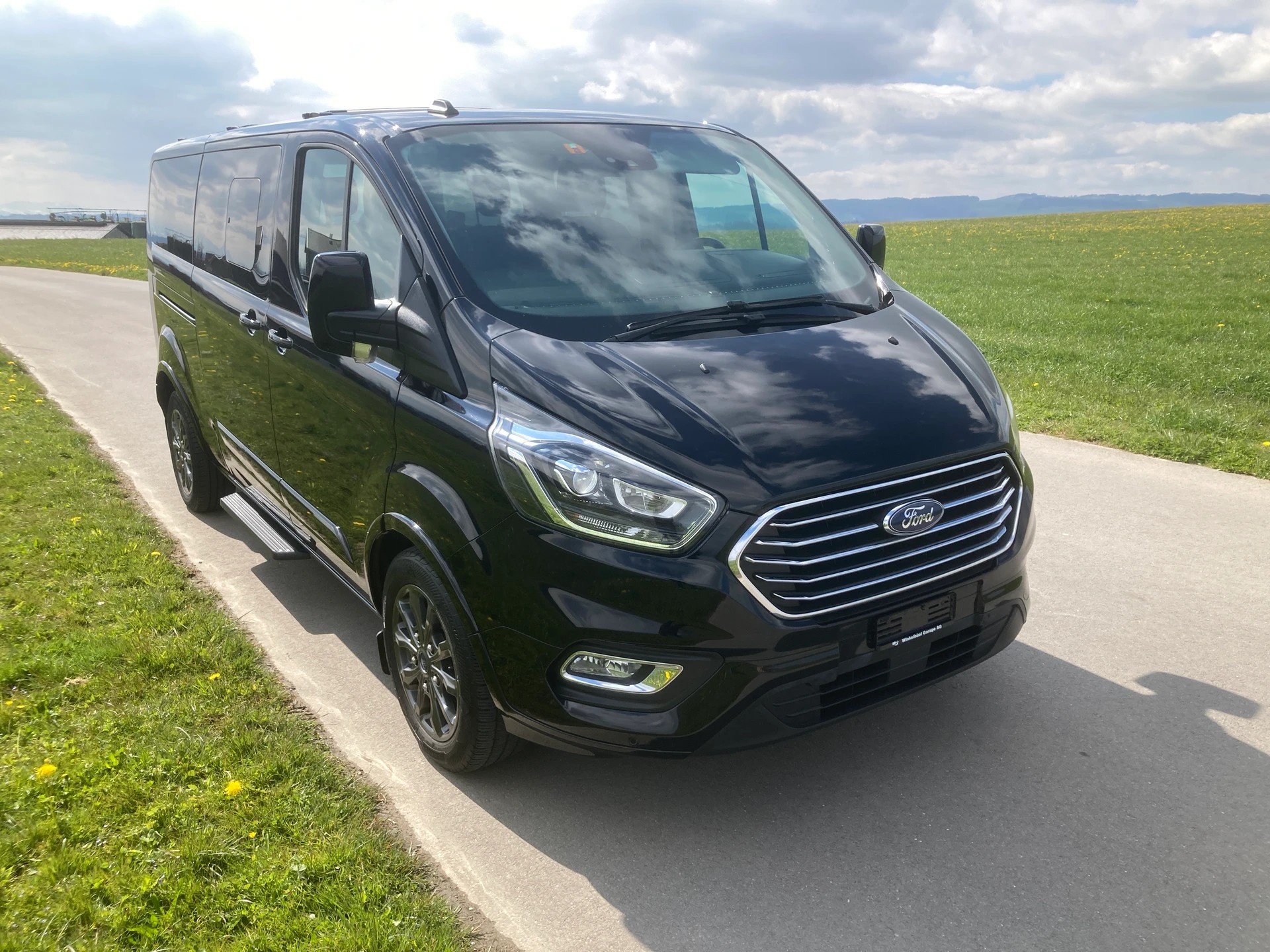FORD Tourneo Custom 320 L2H1 Titanium X A mit Anhängerkupplung-image-1