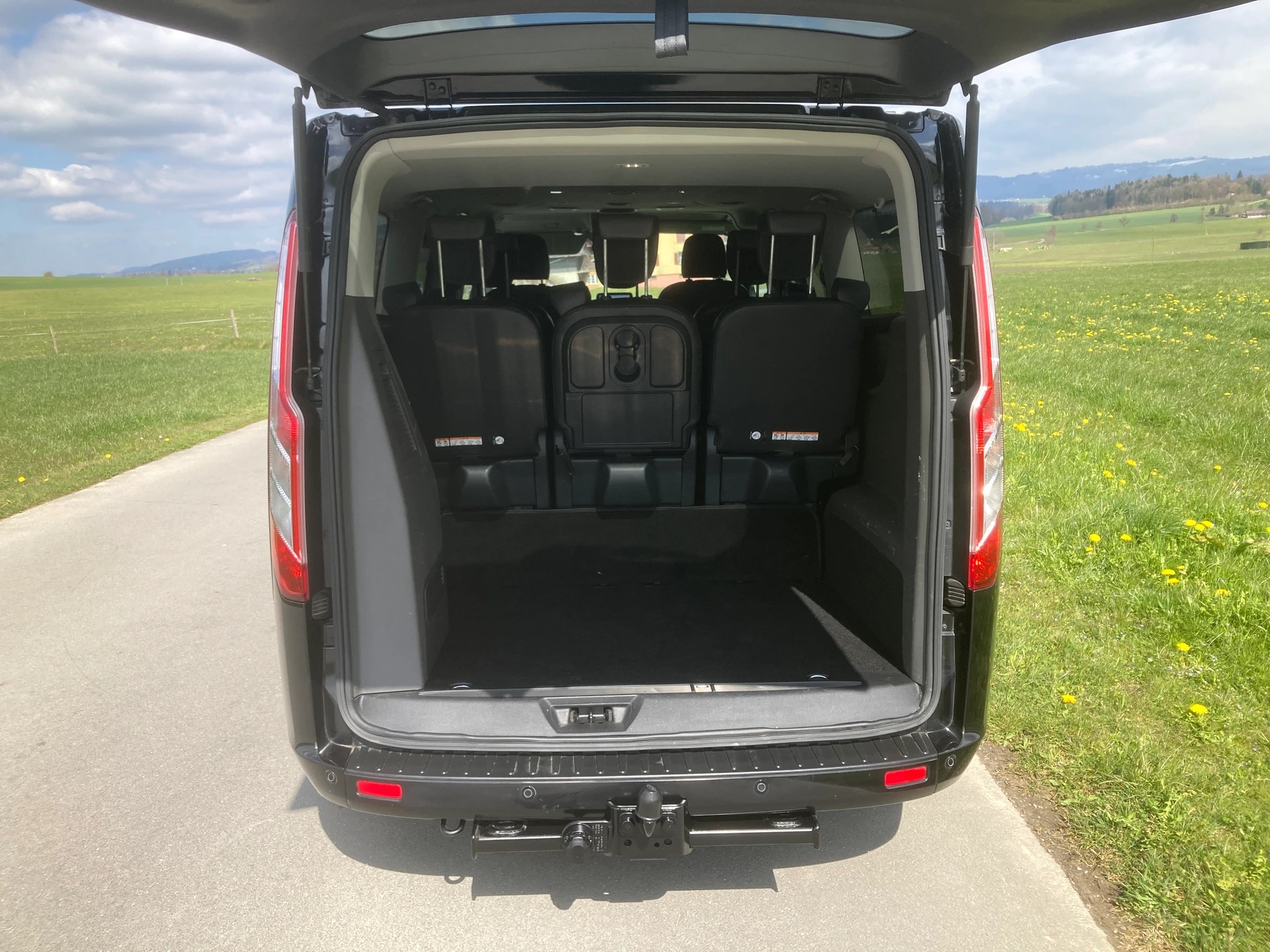FORD Tourneo Custom 320 L2H1 Titanium X A mit Anhängerkupplung-image-6