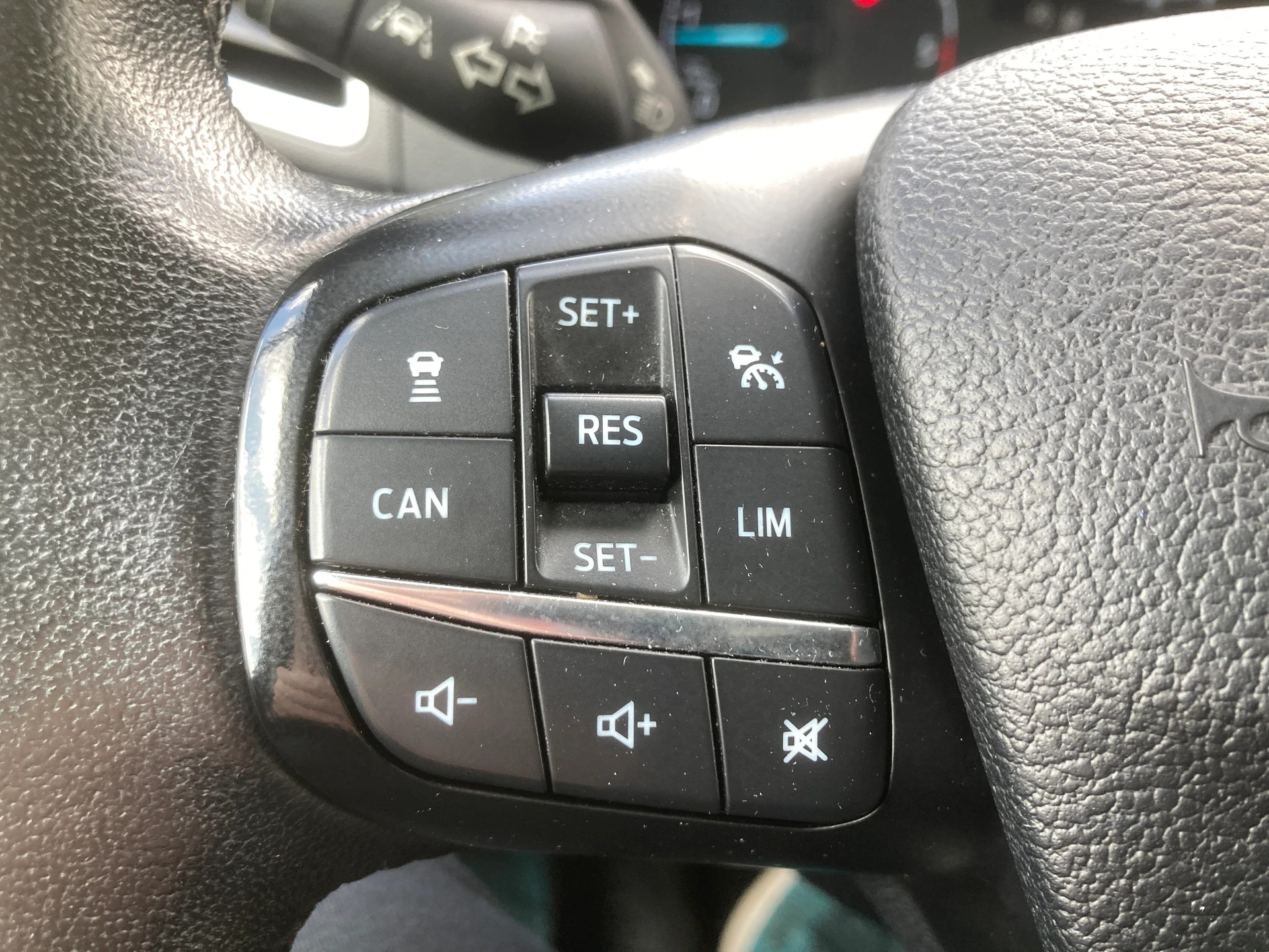 FORD Tourneo Custom 320 L2H1 Titanium X A mit Anhängerkupplung-image-13