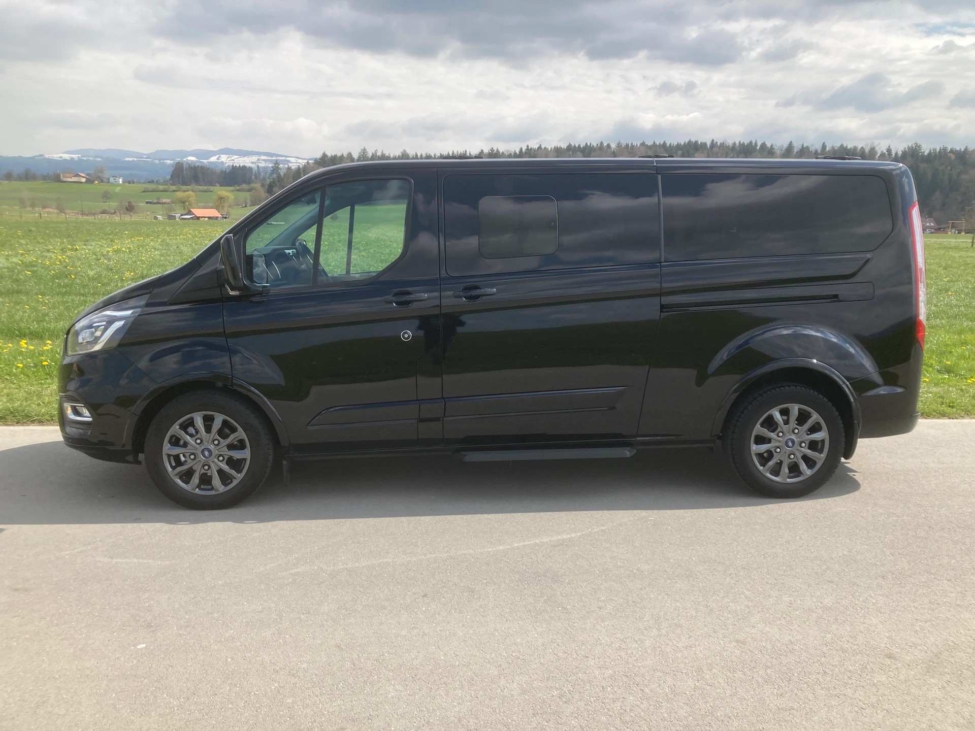 FORD Tourneo Custom 320 L2H1 Titanium X A mit Anhängerkupplung-image-4