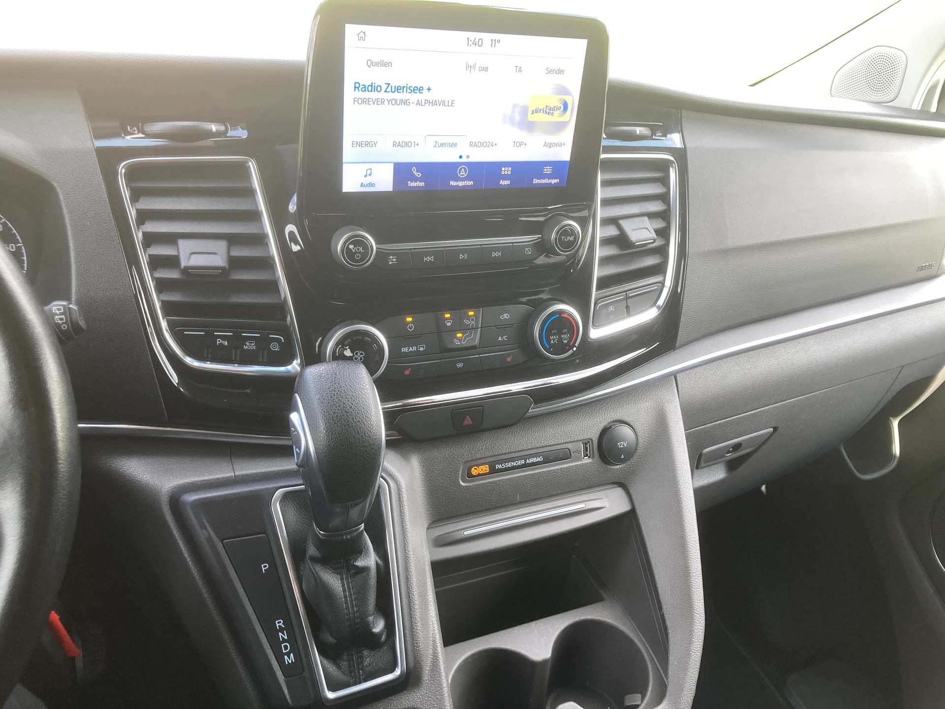 FORD Tourneo Custom 320 L2H1 Titanium X A mit Anhängerkupplung-image-11