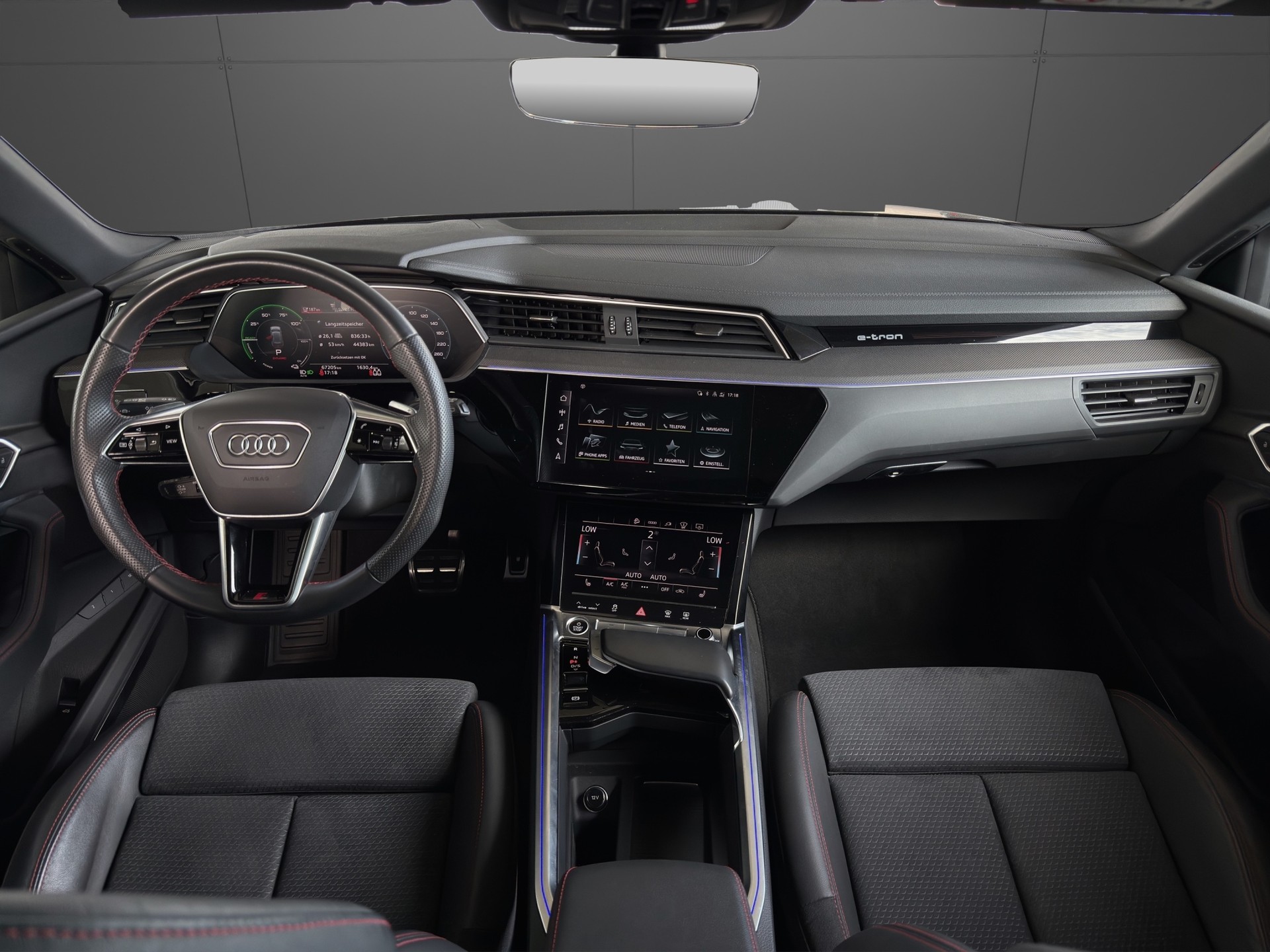 AUDI Q8 55 e-tron Black Edition quattro-image-12