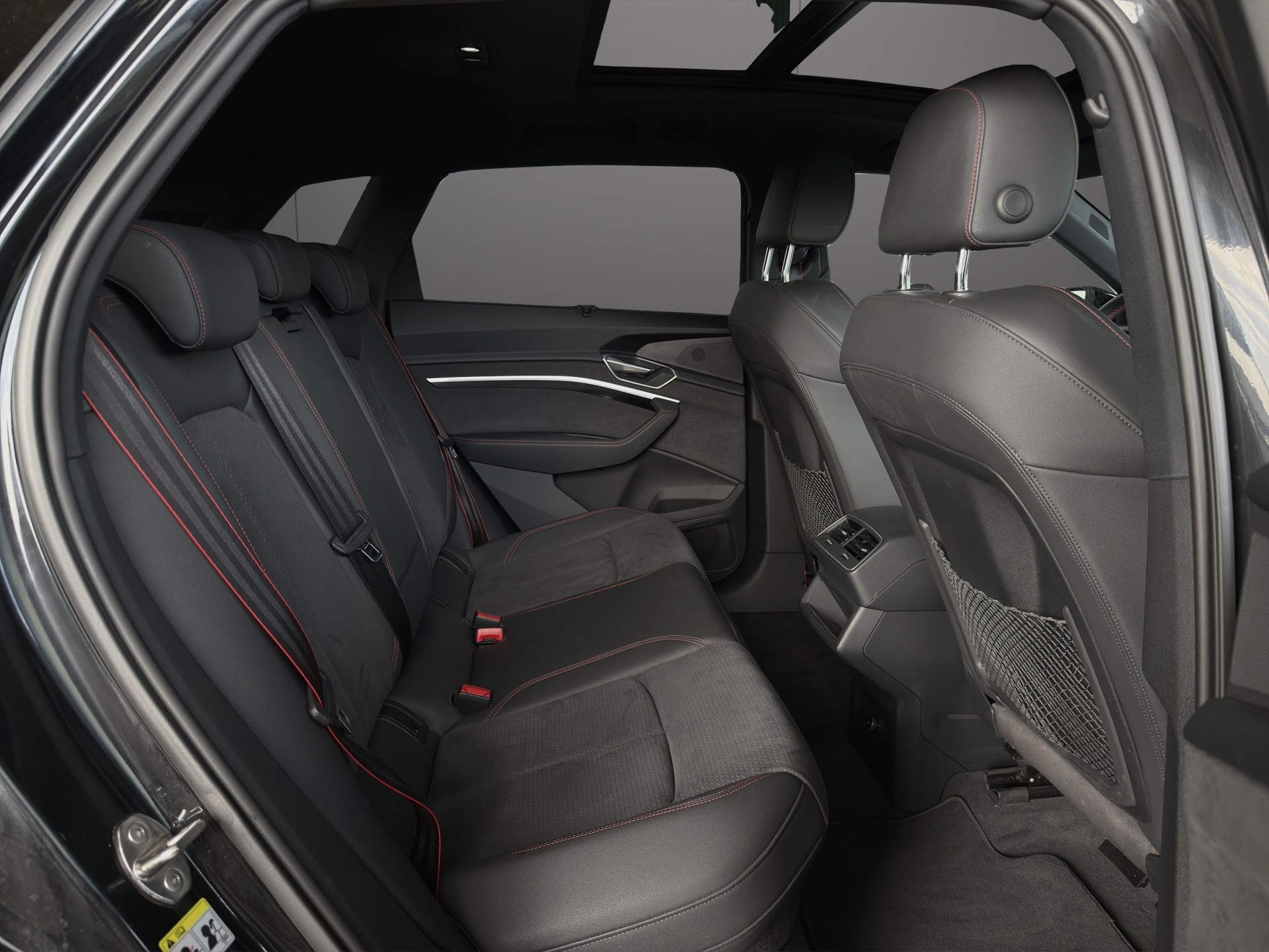 AUDI Q8 55 e-tron Black Edition quattro-image-9