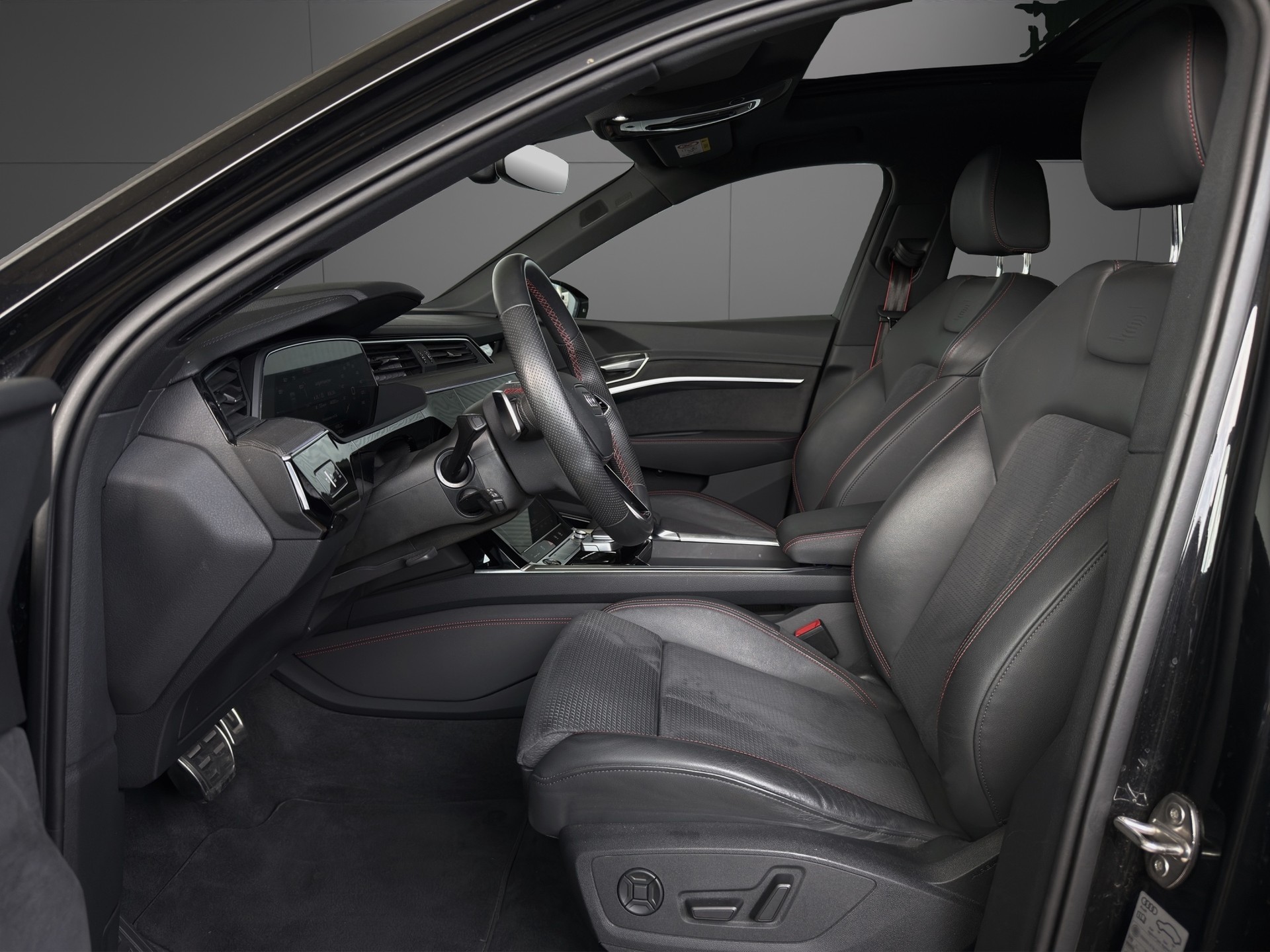 AUDI Q8 55 e-tron Black Edition quattro-image-5