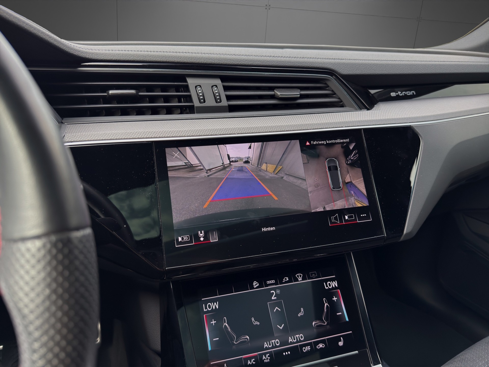 AUDI Q8 55 e-tron Black Edition quattro-image-13
