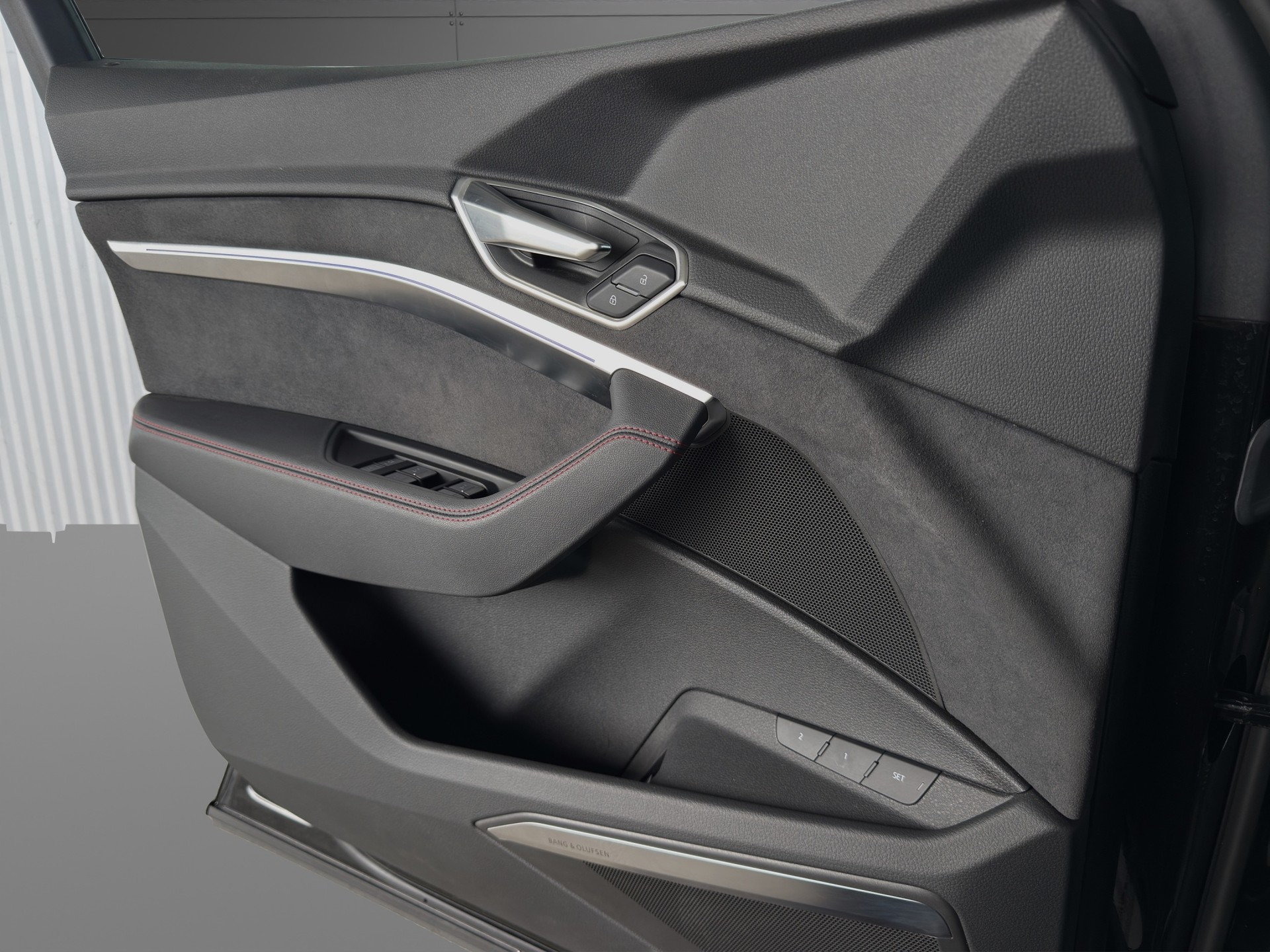 AUDI Q8 55 e-tron Black Edition quattro-image-15