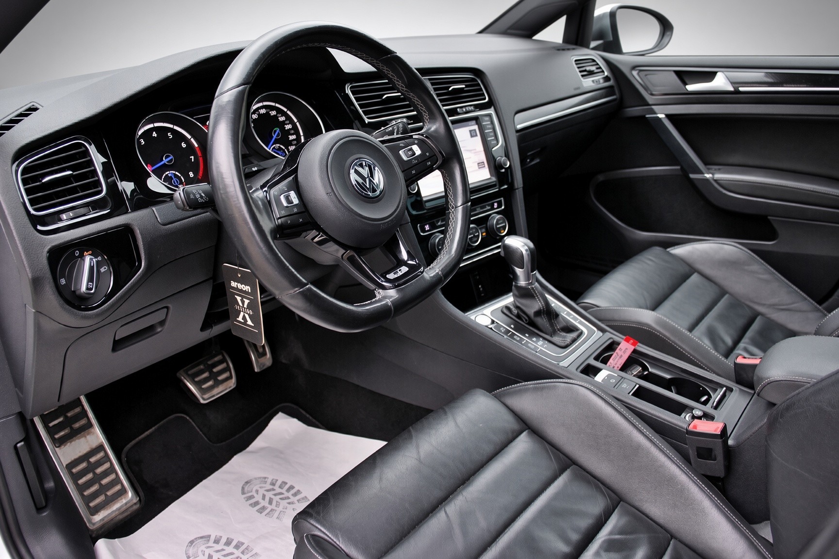 VW Golf 2.0 TSI R 4Motion DSG-image-8