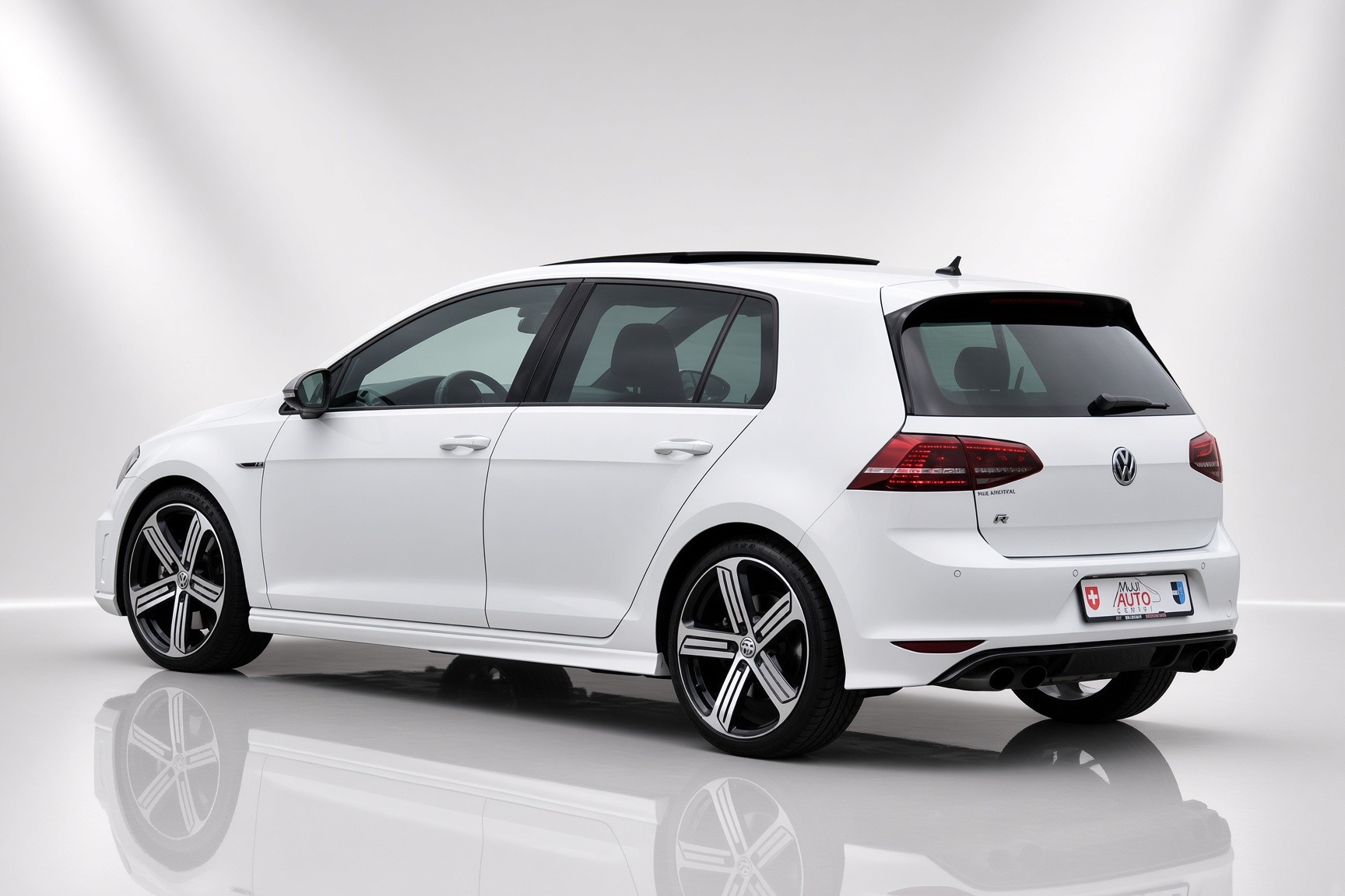 VW Golf 2.0 TSI R 4Motion DSG-image-2
