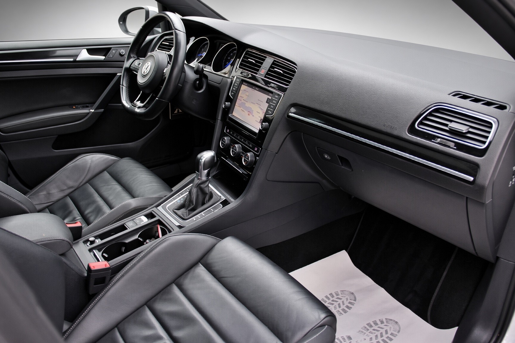 VW Golf 2.0 TSI R 4Motion DSG-image-12