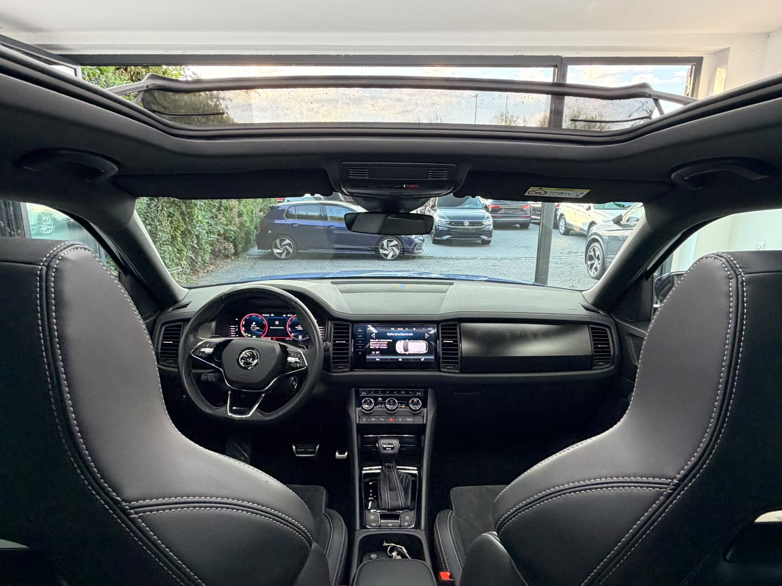 SKODA Kodiaq 2.0 TSI 4x4 SportLine | Vollaustattung | 7-Sitzer | Panorama | CH-Fahrzeug |-image-9