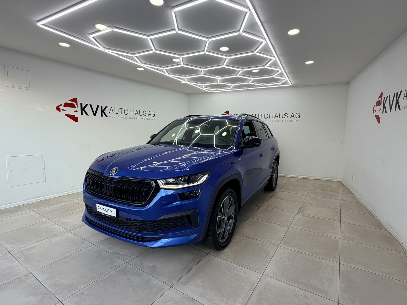 SKODA Kodiaq 2.0 TSI 4x4 SportLine | Vollaustattung | 7-Sitzer | Panorama | CH-Fahrzeug |-image-2