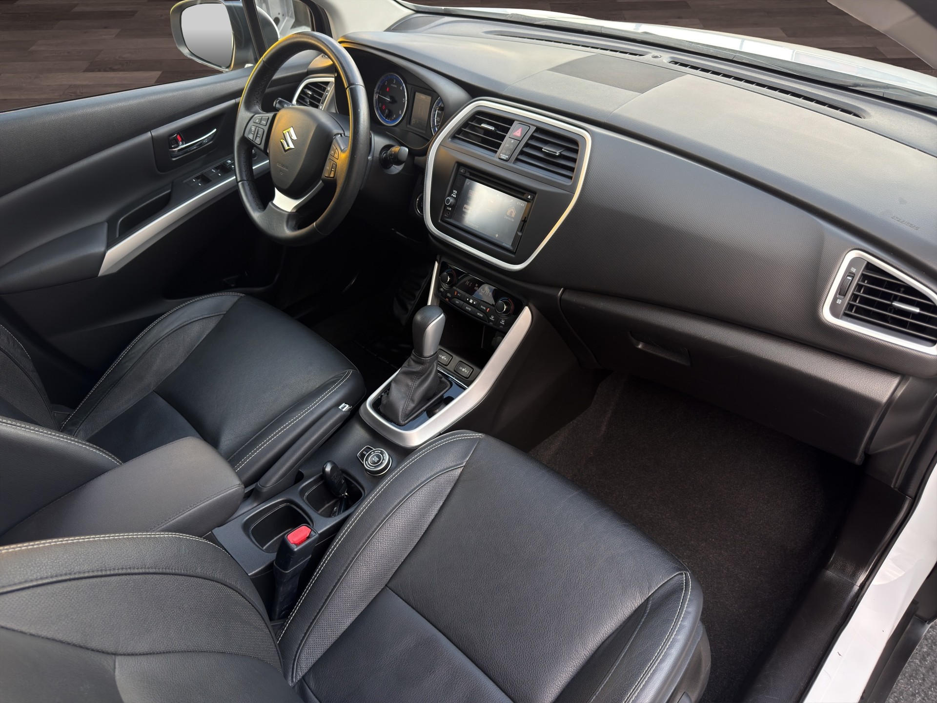 SUZUKI SX4 S-Cross 1.6 TD PizSulai 4WD TCSS-image-18