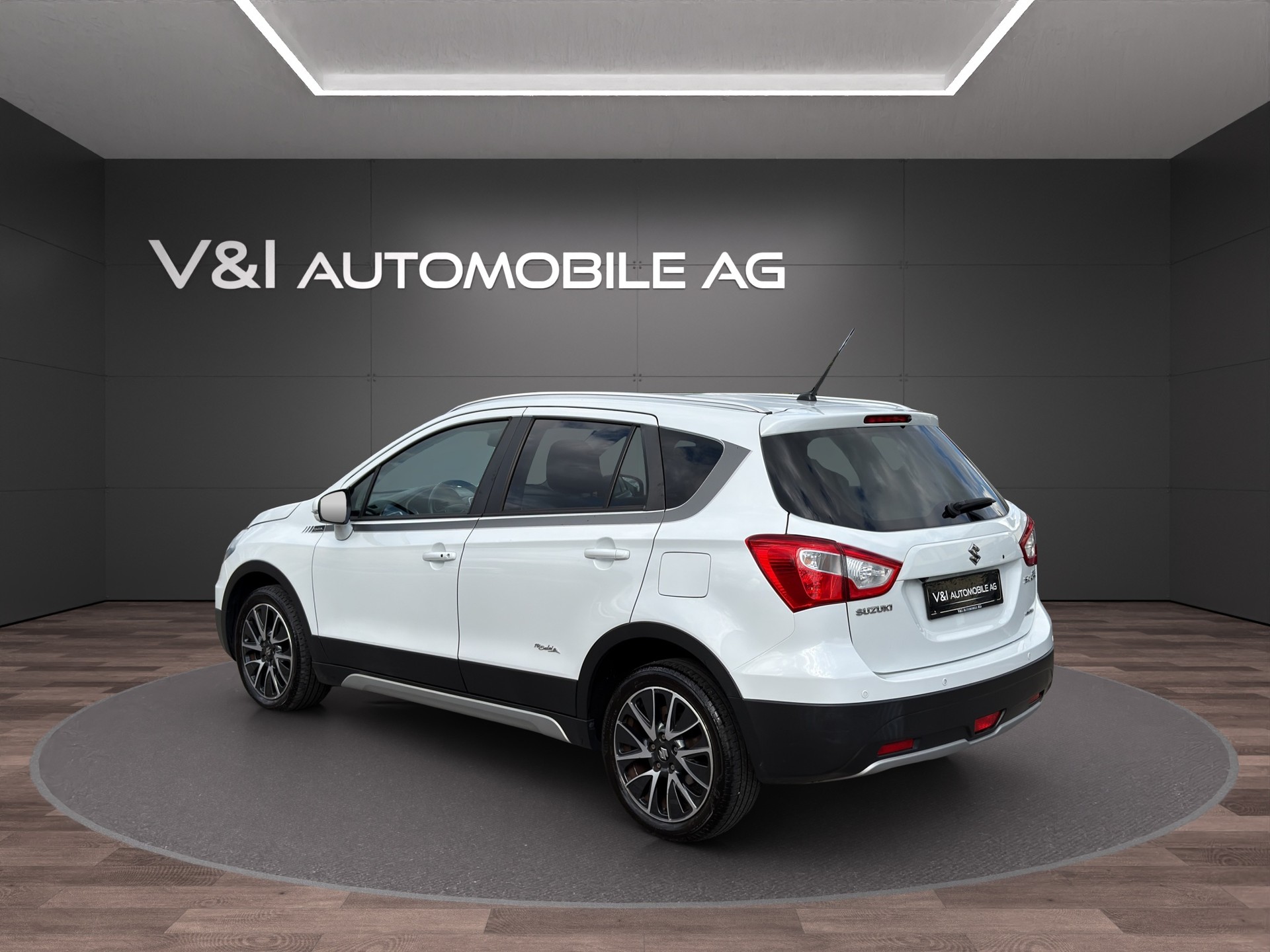 SUZUKI SX4 S-Cross 1.6 TD PizSulai 4WD TCSS-image-3