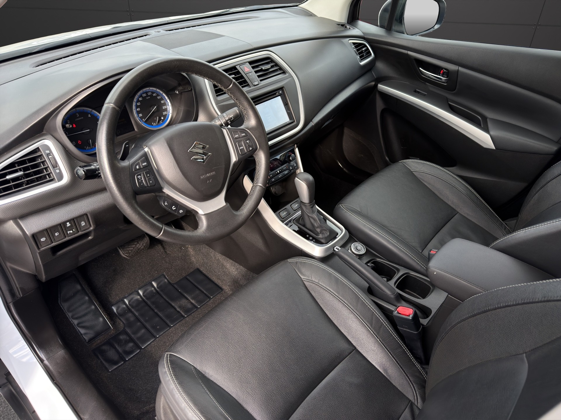 SUZUKI SX4 S-Cross 1.6 TD PizSulai 4WD TCSS-image-9