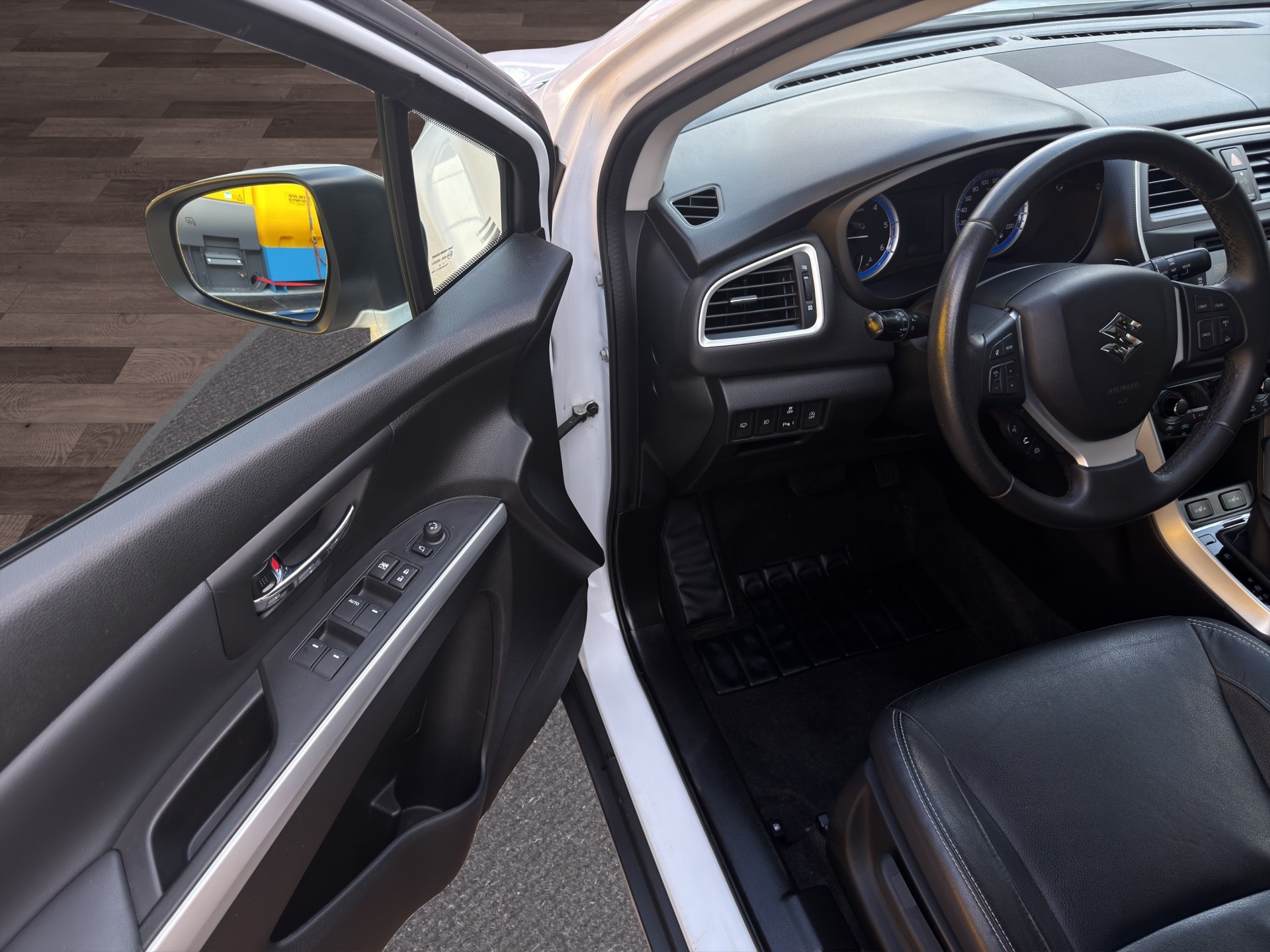 SUZUKI SX4 S-Cross 1.6 TD PizSulai 4WD TCSS-image-19