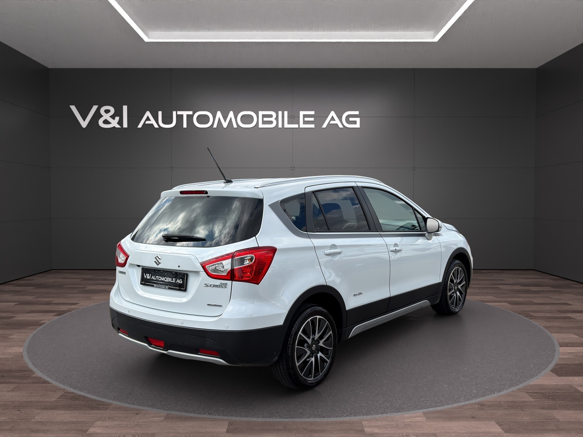 SUZUKI SX4 S-Cross 1.6 TD PizSulai 4WD TCSS-image-4