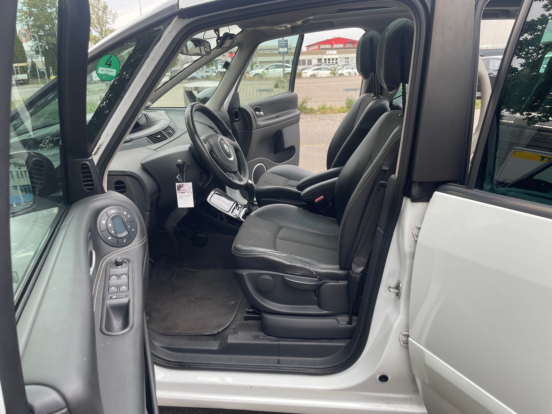 RENAULT Grand Espace 2.0 dCi Dynamique Automatic-image-8